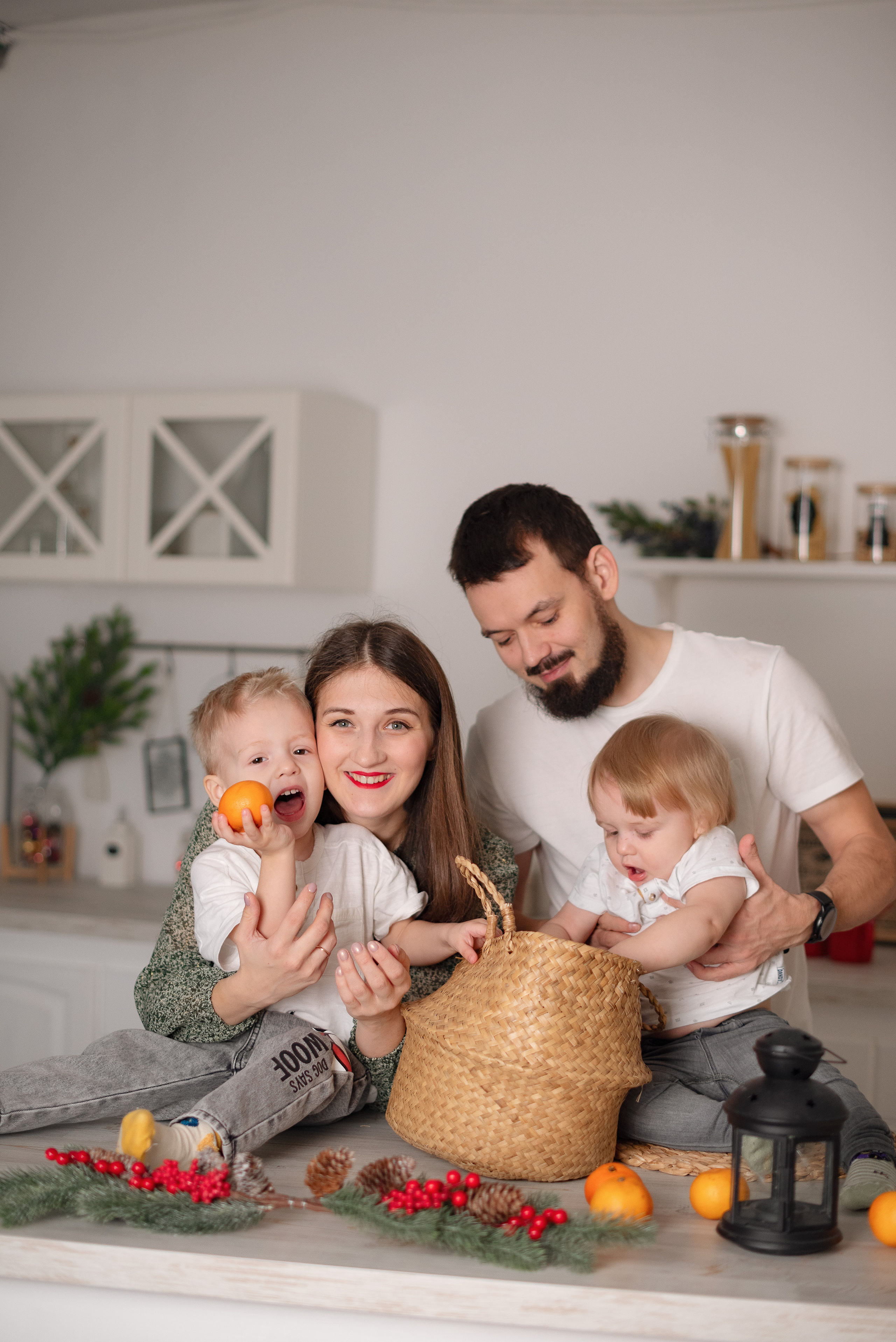 Семейная фотосессия в фотостудии Lime. Детский и семейный фотограф в Сургуте и Нефтеюганске Анна Старцева