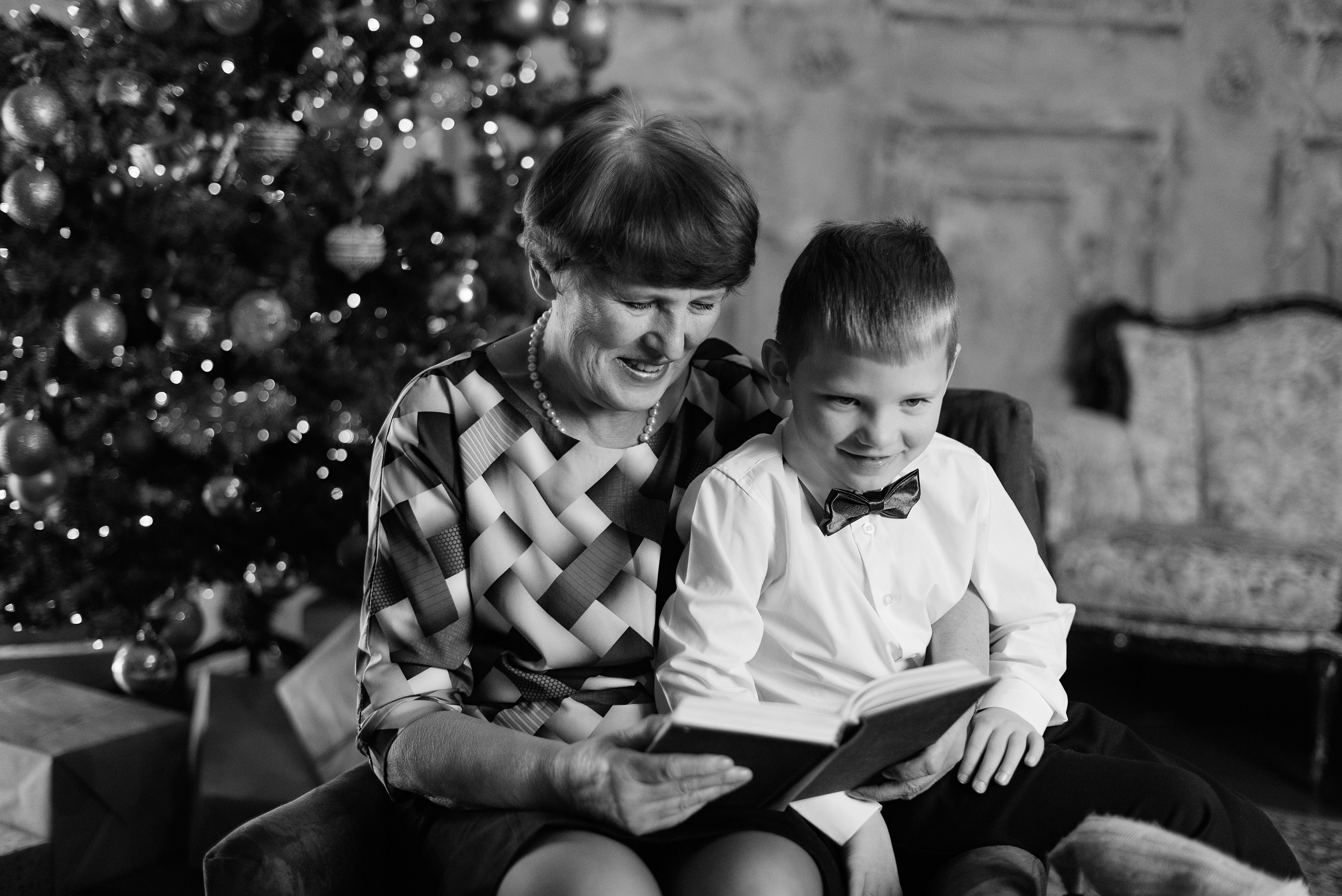 Семейная в фотостудии Питер. Зал кухня-гостинная. Детский и семейный фотограф в Сургуте и Нефтеюганске Анна Старцева