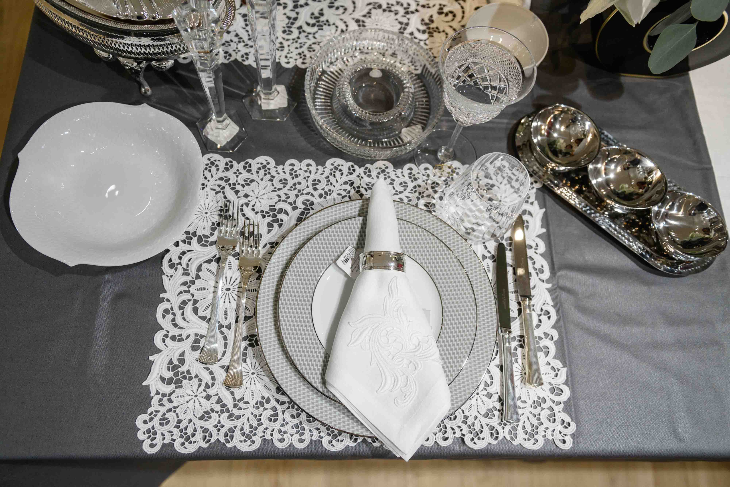 Фотосъёмка лекция по сервировке стола в бутике «Дом фарфора»