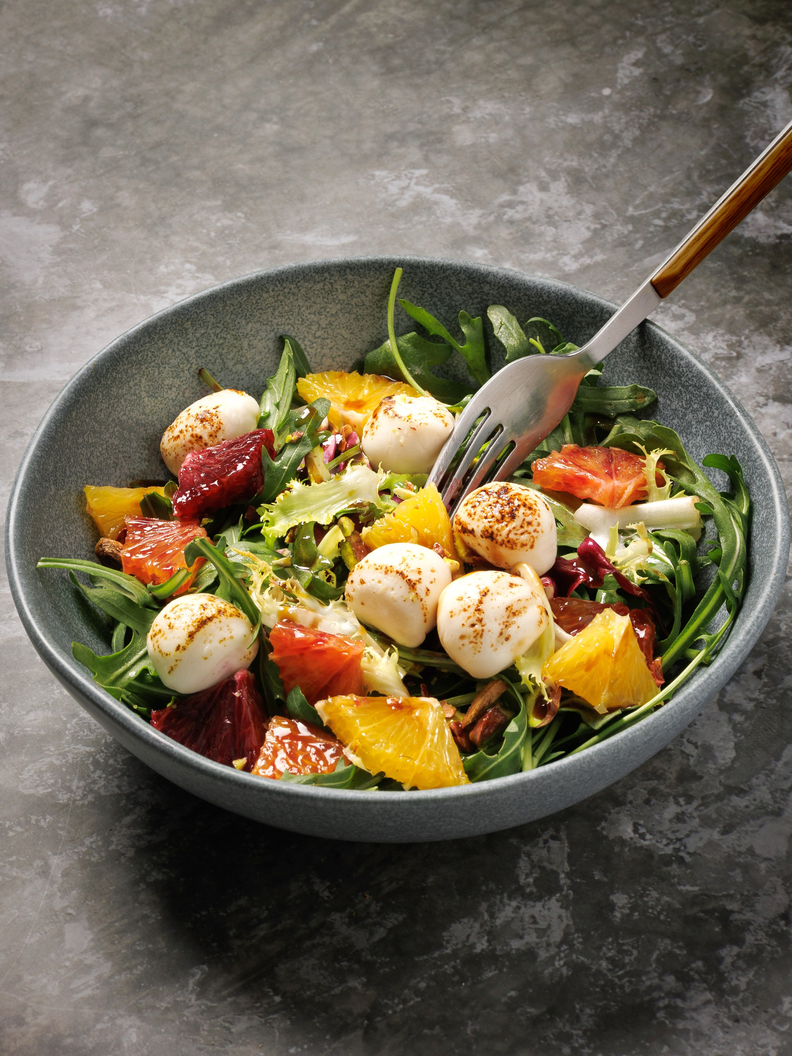 Салат с ресторанной подачей для меню кафе