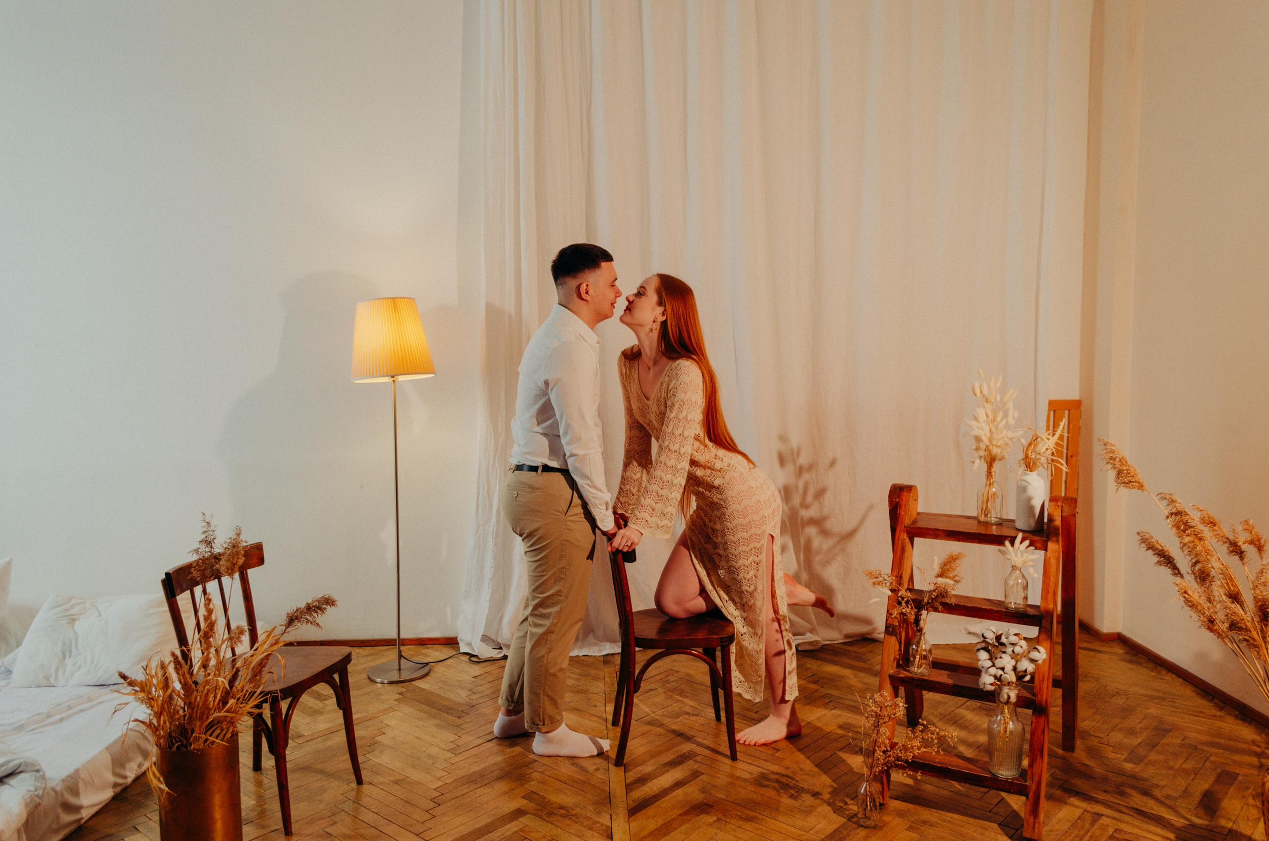 Love Story в фотостудии в стиле бохо. Денисова Аля — фотограф для парных съемок и индивидуальных историй в Барнауле