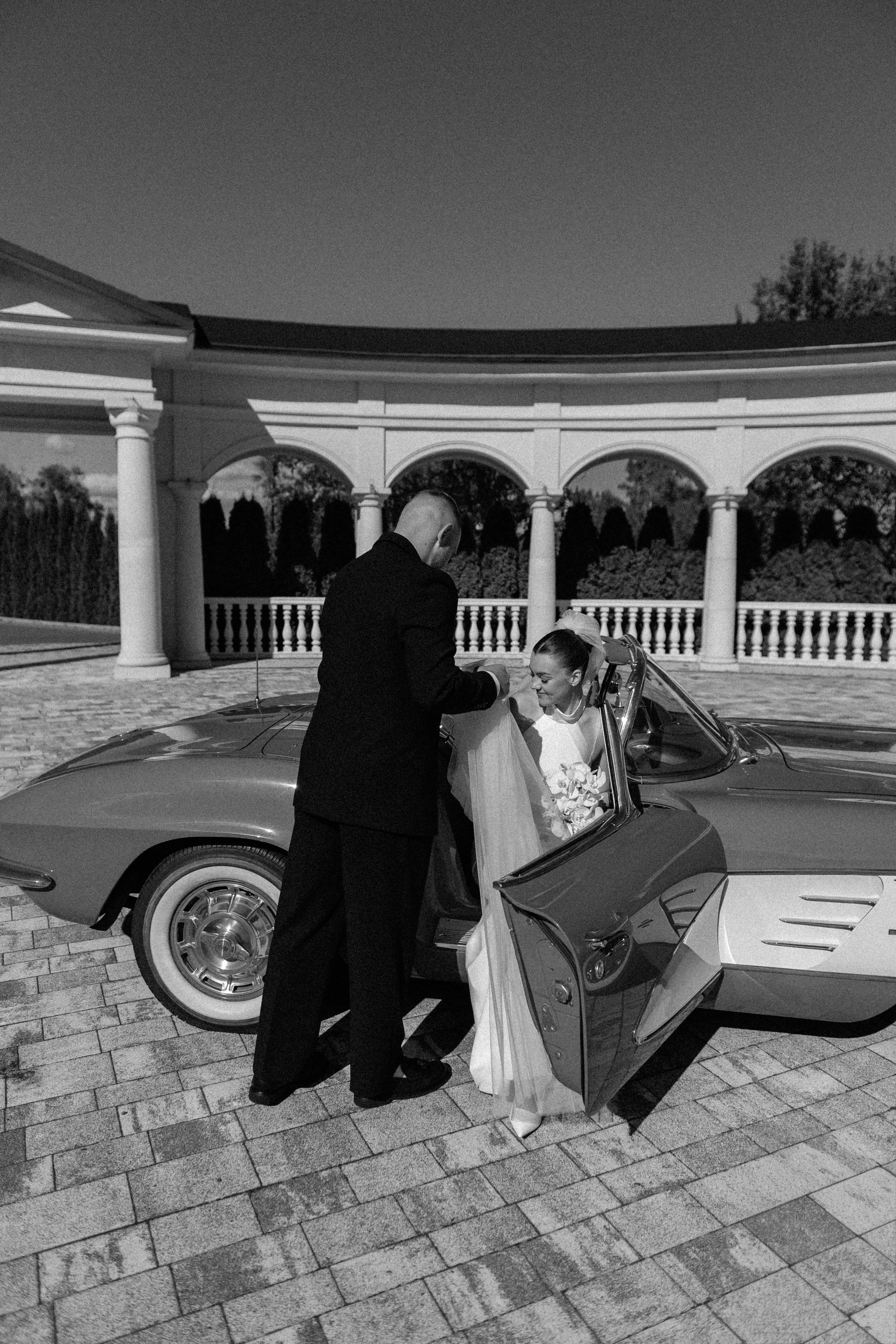 Wedding day in VERSAL PARK. Wedding PHOTOGRAPHER Andrew Vnukov