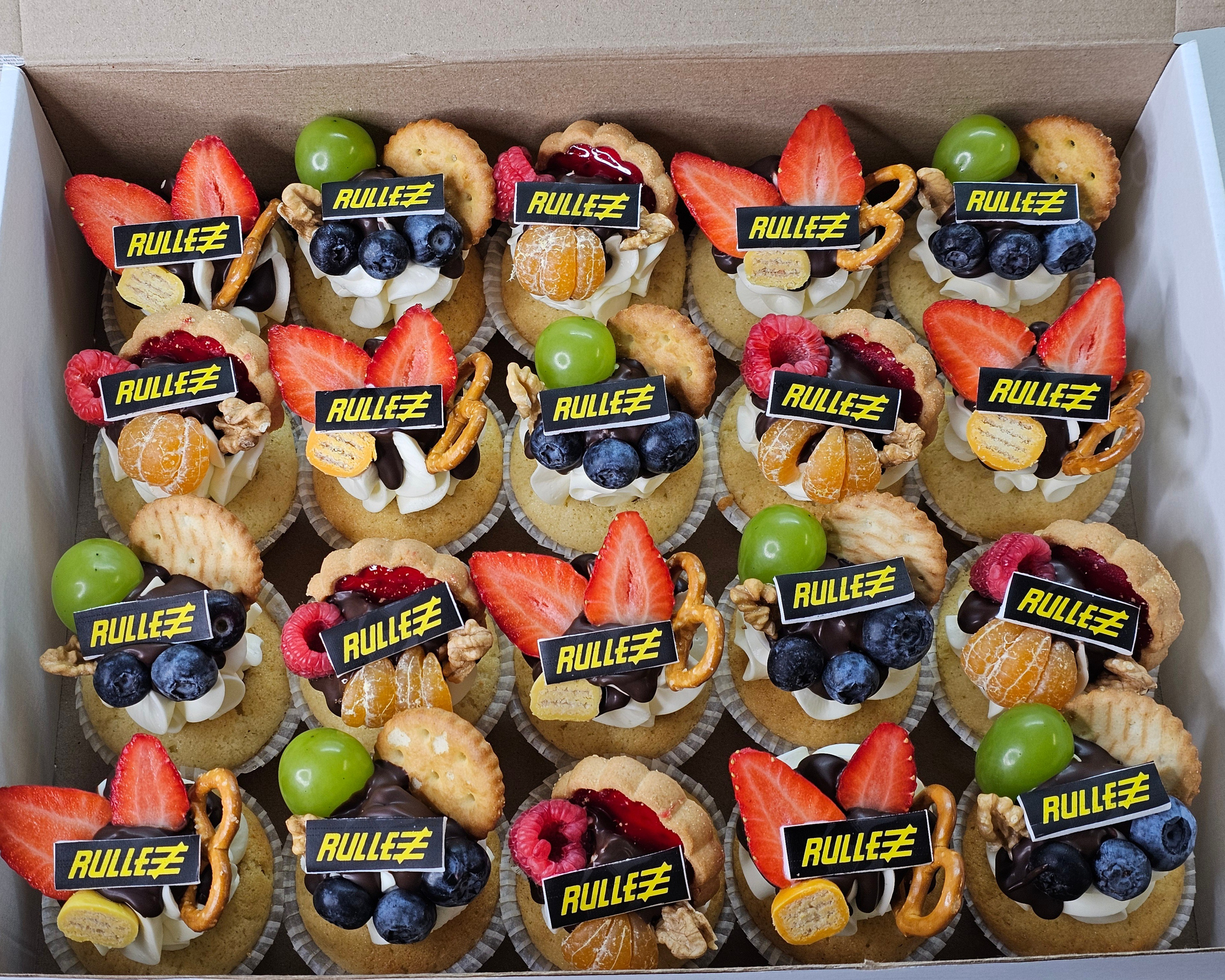 Капкейки фуршетные с логотипом. Katyasugarsugar капкейки, зефир, торты Москва