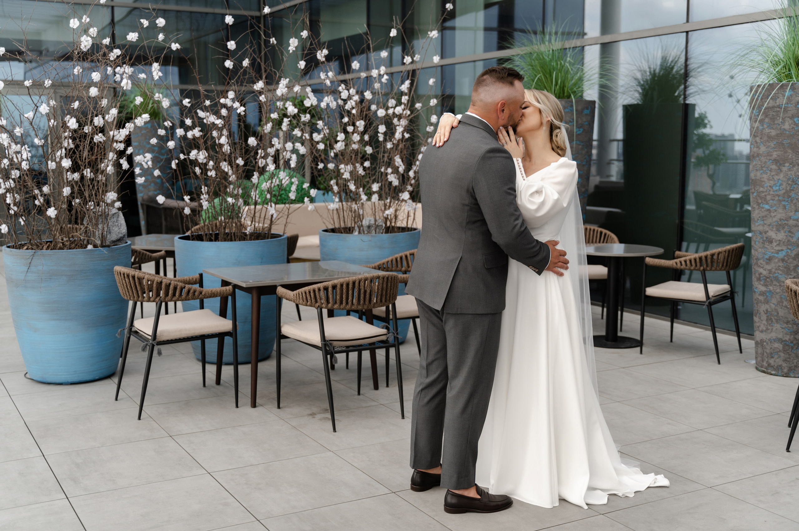 Свадебная фотосессия в отеле Hayat Regency Rostov. Свадебный фотограф в Ростове Максимов Максим