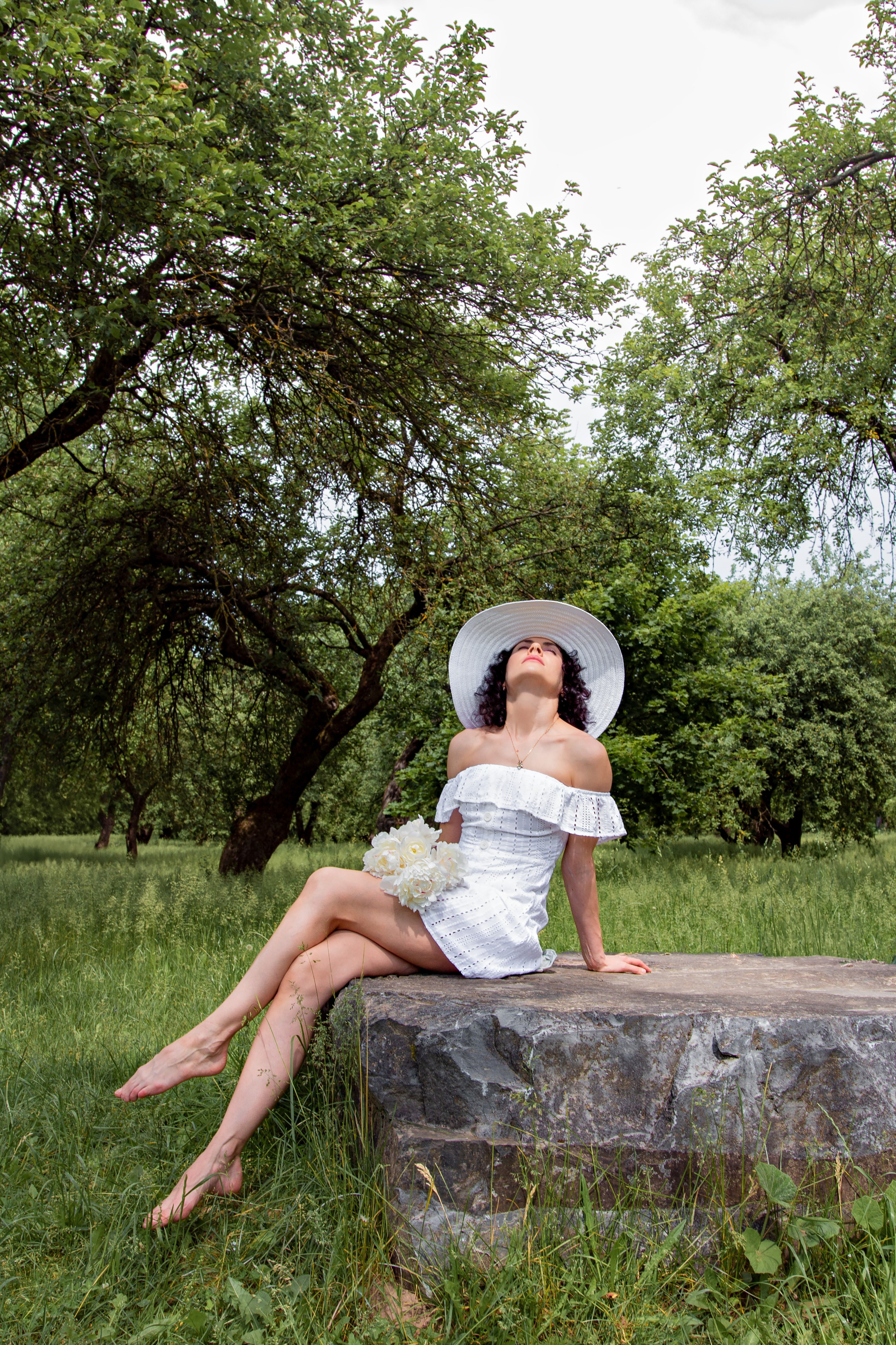 Фотосессия в белом платье Лошицкий парк Минск