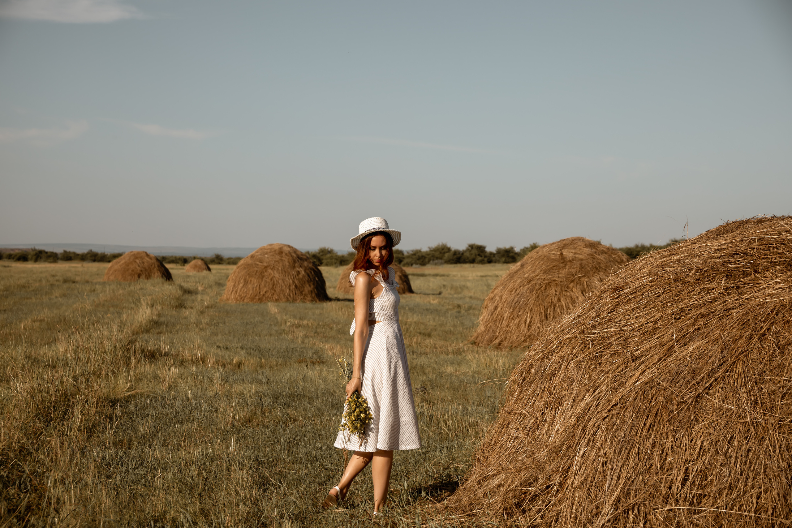 Лето, улица, стог. Семейный фотограф в Абакане Любовь Халявина
