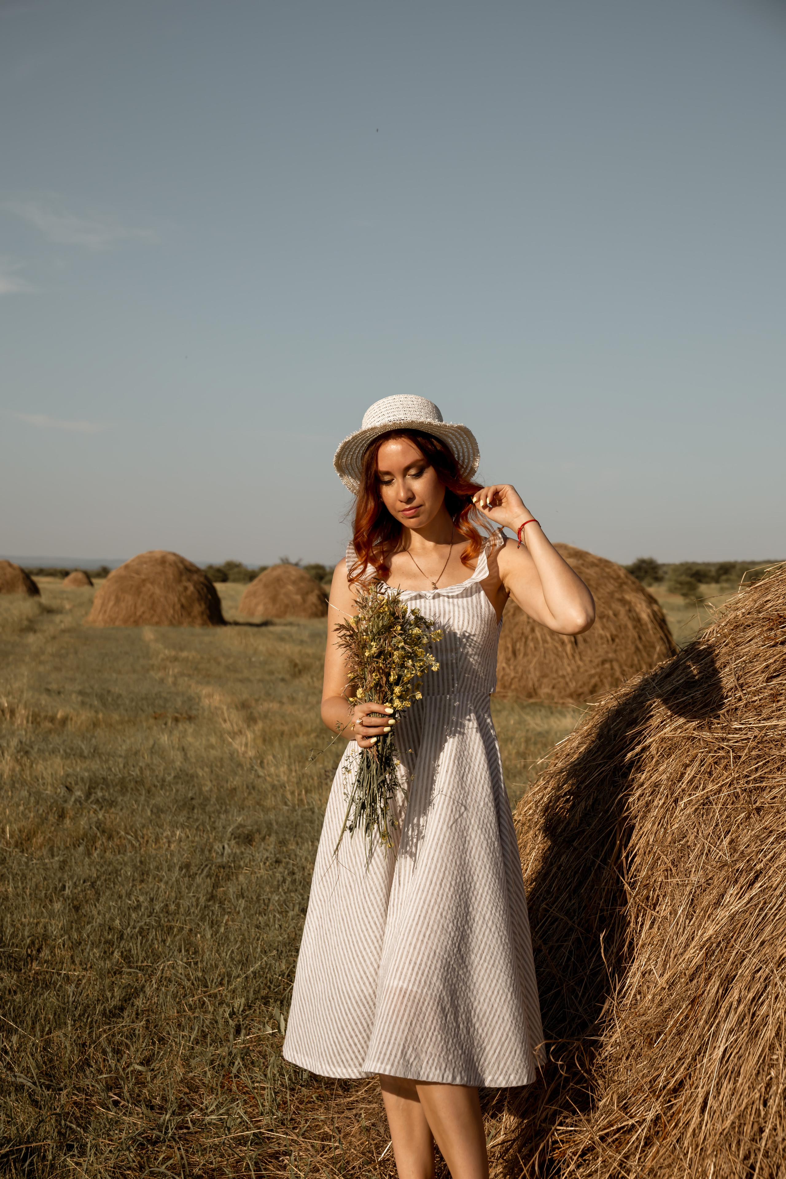 Лето, улица, стог. Семейный фотограф в Абакане Любовь Халявина