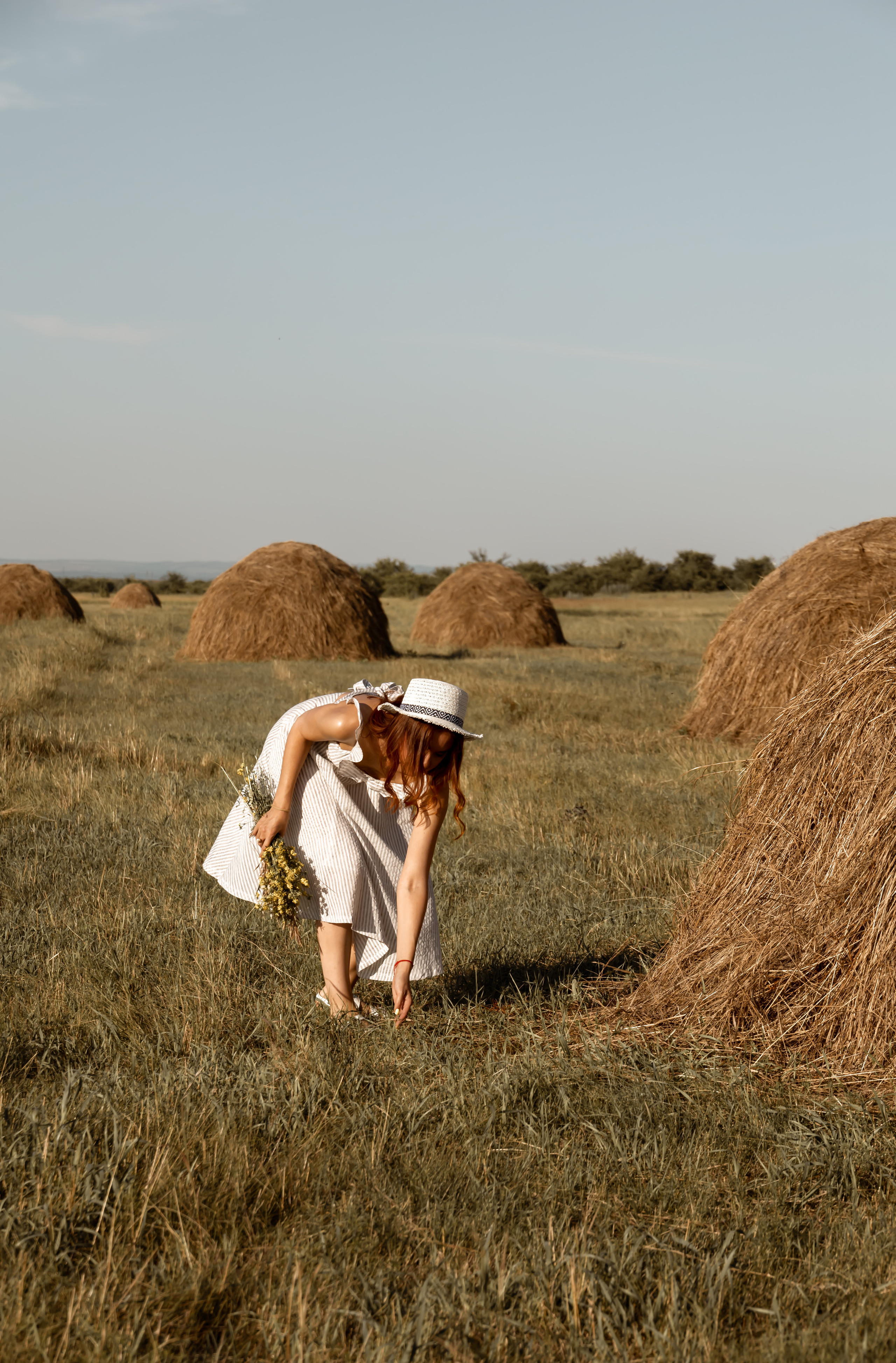 Лето, улица, стог. Семейный фотограф в Абакане Любовь Халявина