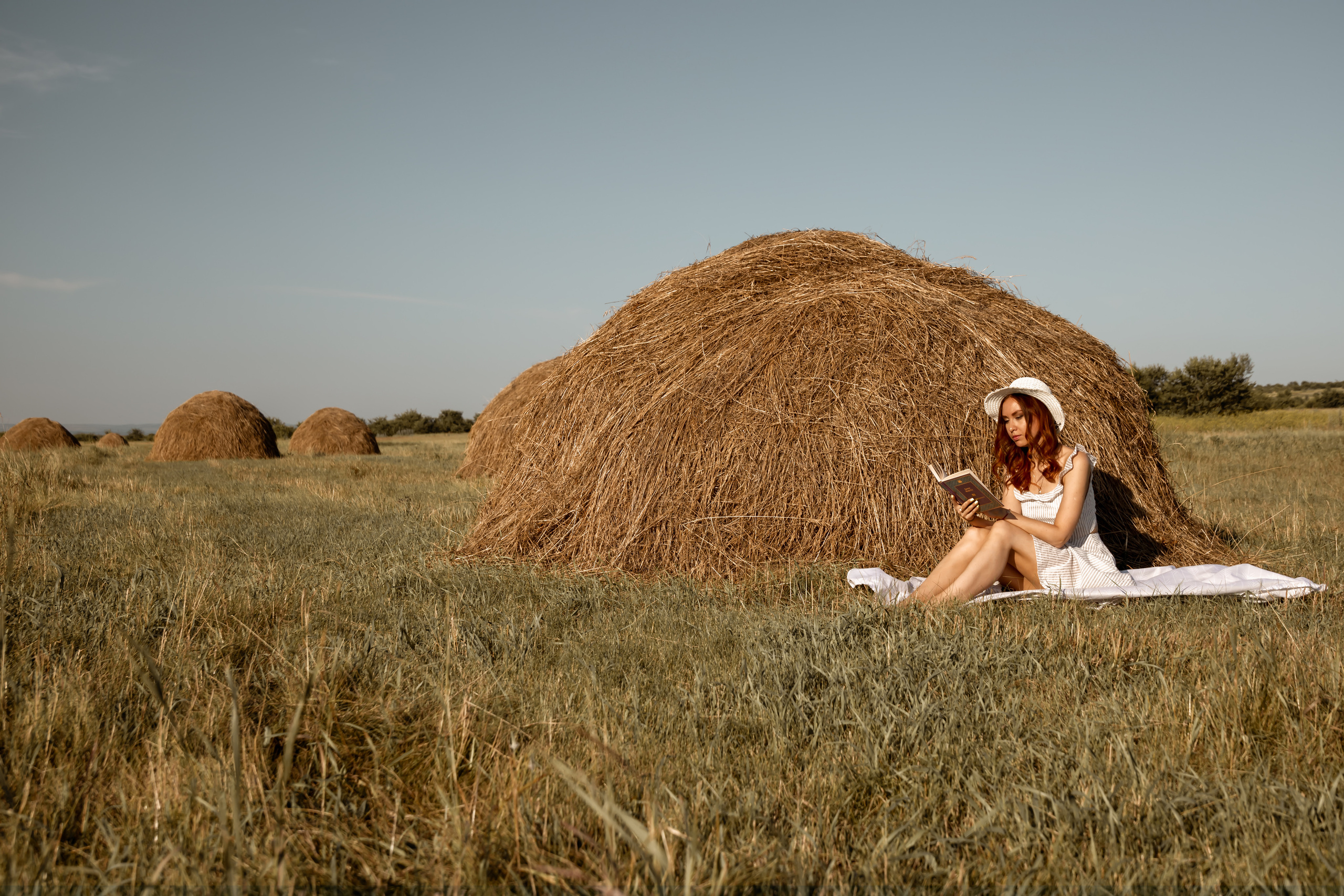 Лето, улица, стог. Семейный фотограф в Абакане Любовь Халявина