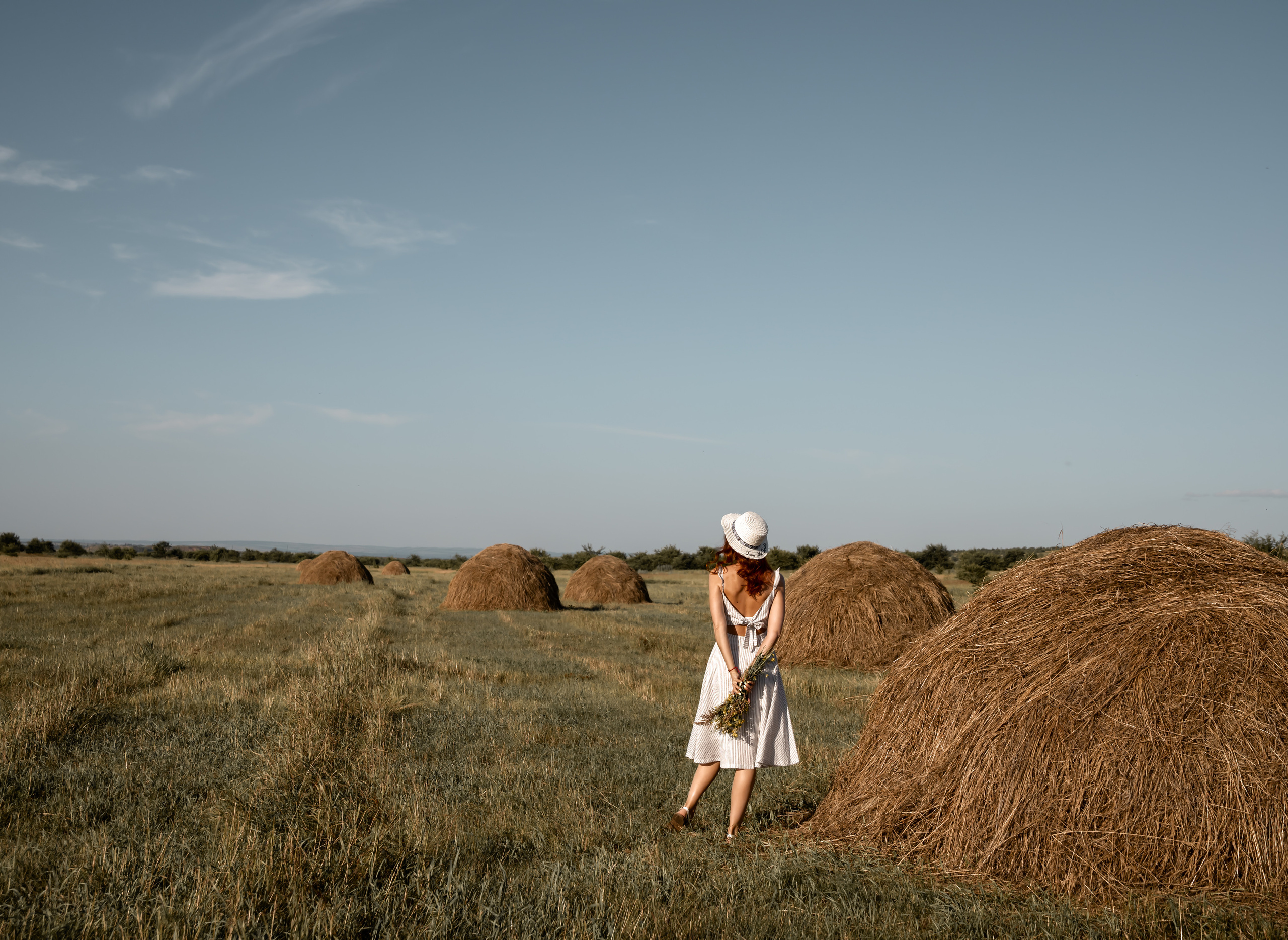 Лето, улица, стог. Семейный фотограф в Абакане Любовь Халявина