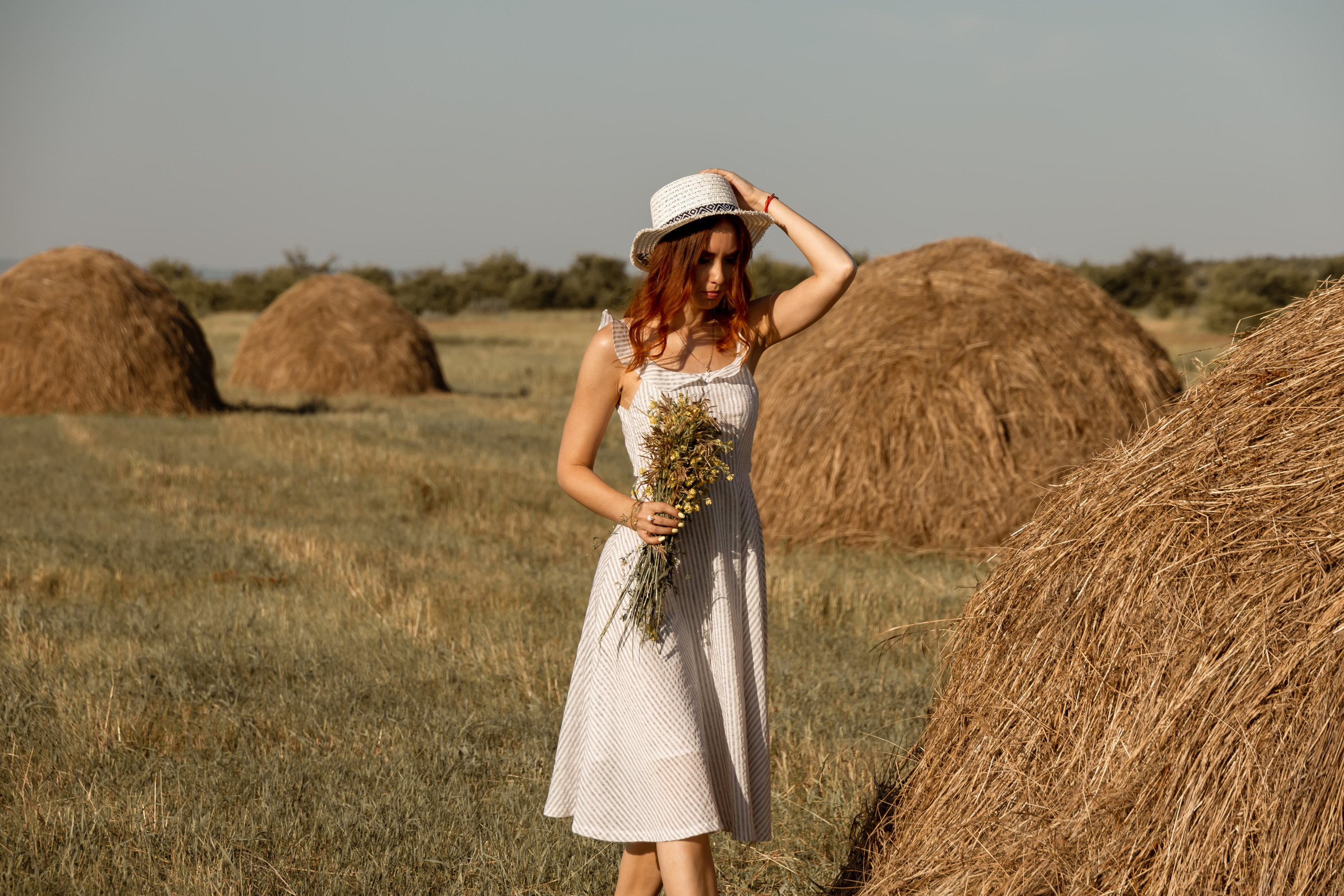 Лето, улица, стог. Семейный фотограф в Абакане Любовь Халявина