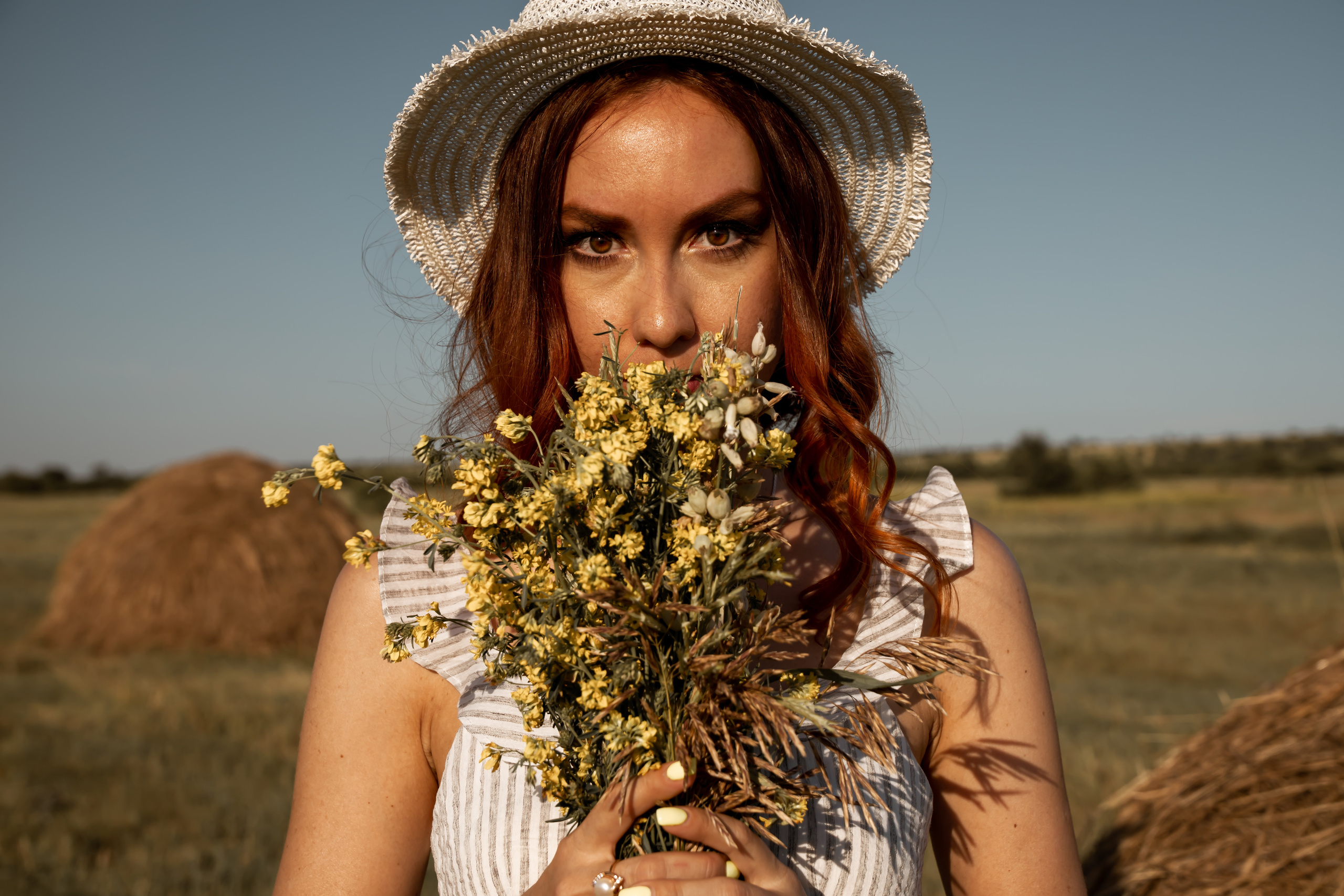 Лето, улица, стог. Семейный фотограф в Абакане Любовь Халявина