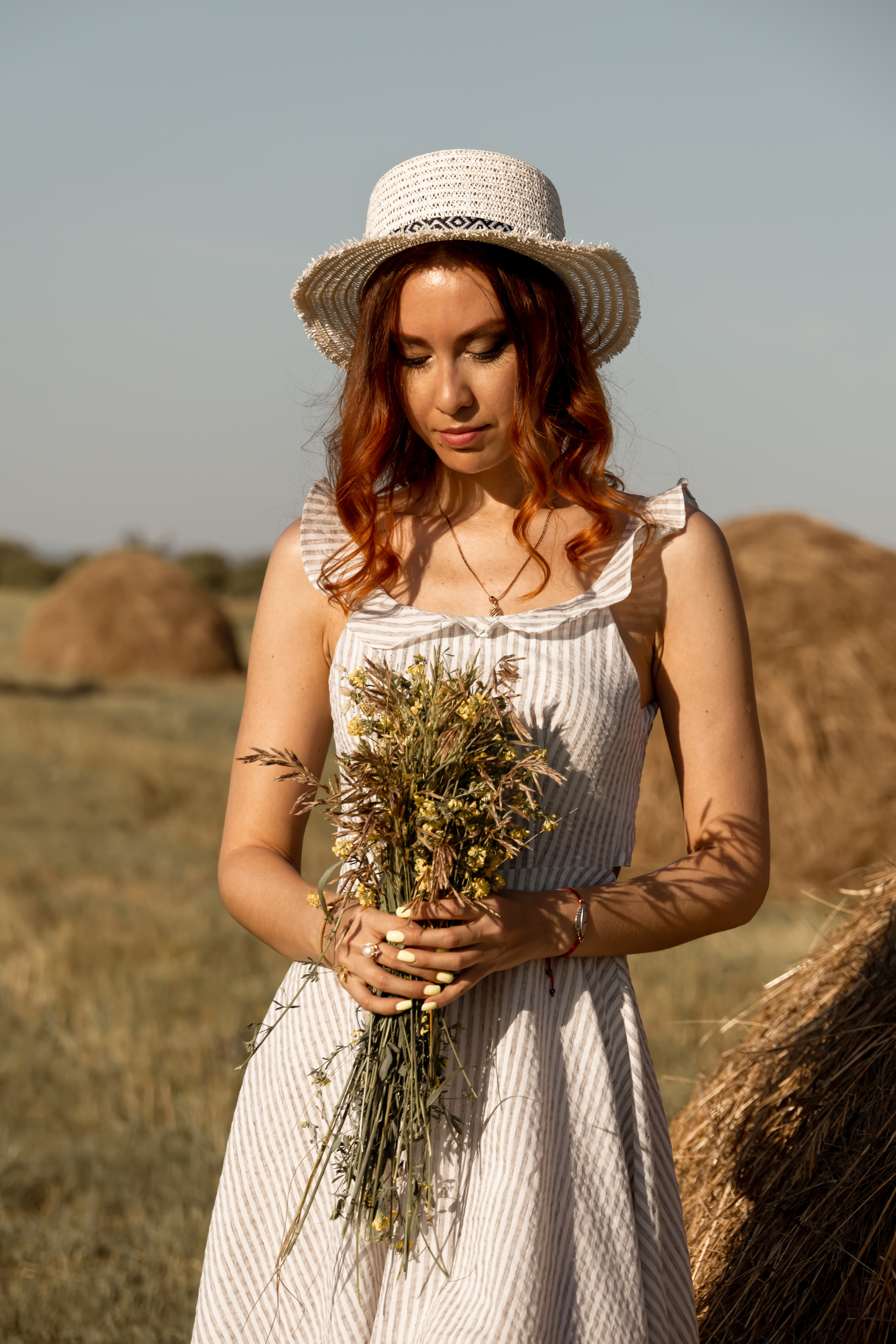 Лето, улица, стог. Семейный фотограф в Абакане Любовь Халявина