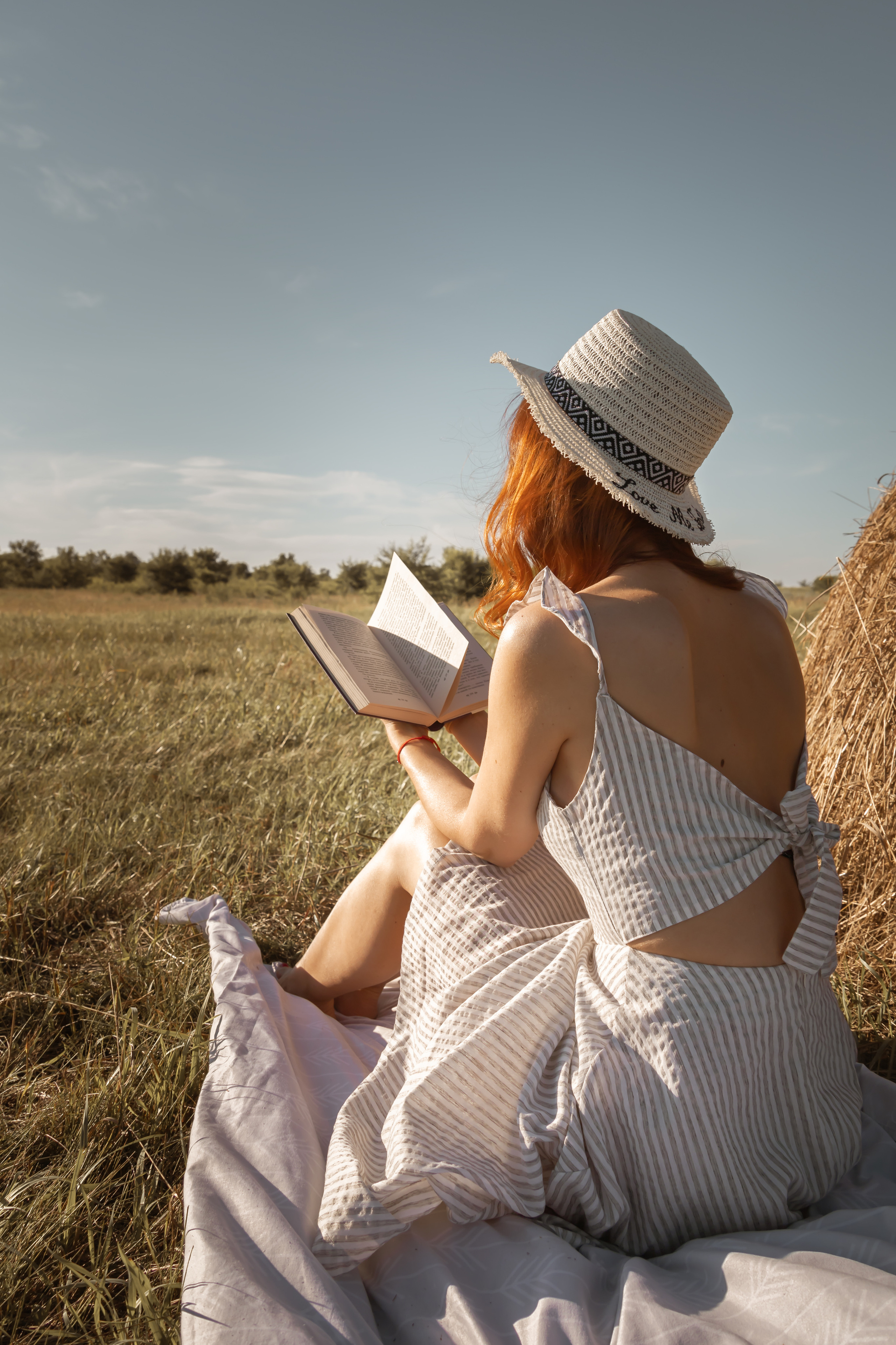 Лето, улица, стог. Семейный фотограф в Абакане Любовь Халявина