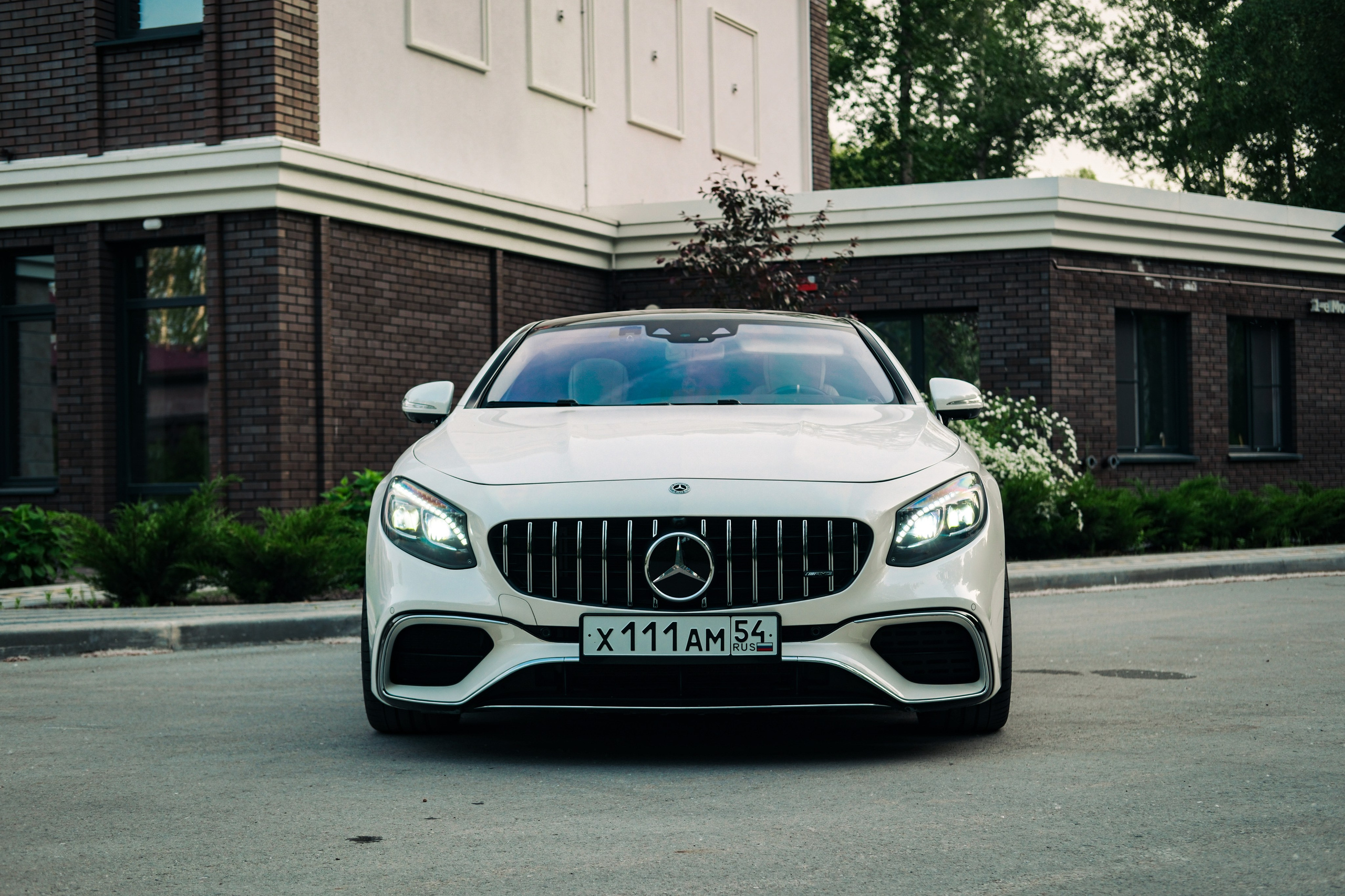 Профессиональная фотосессия Mercedes Benz S63 AMG Coupe в&nbsp;Новосибирске. Автомобильный фотограф Чанчин Владимир: детальные снимки кузова, интерьера и&nbsp;динамики. Съемка автомобиля для продажи