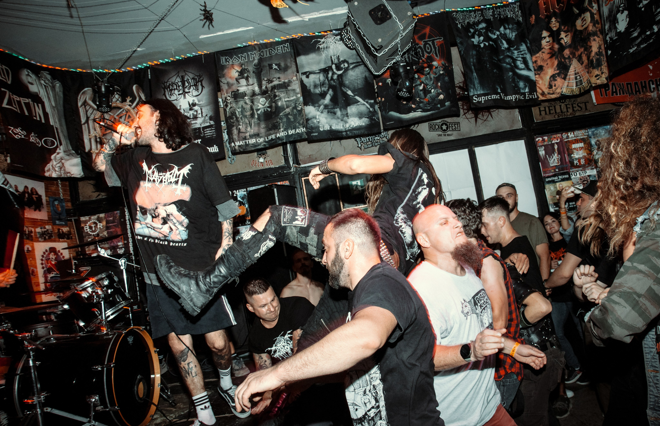 ОЗЕМ (Севастополь) концерт Искра 2023. Репортажный фотограф в Симферополе Зареев Иван