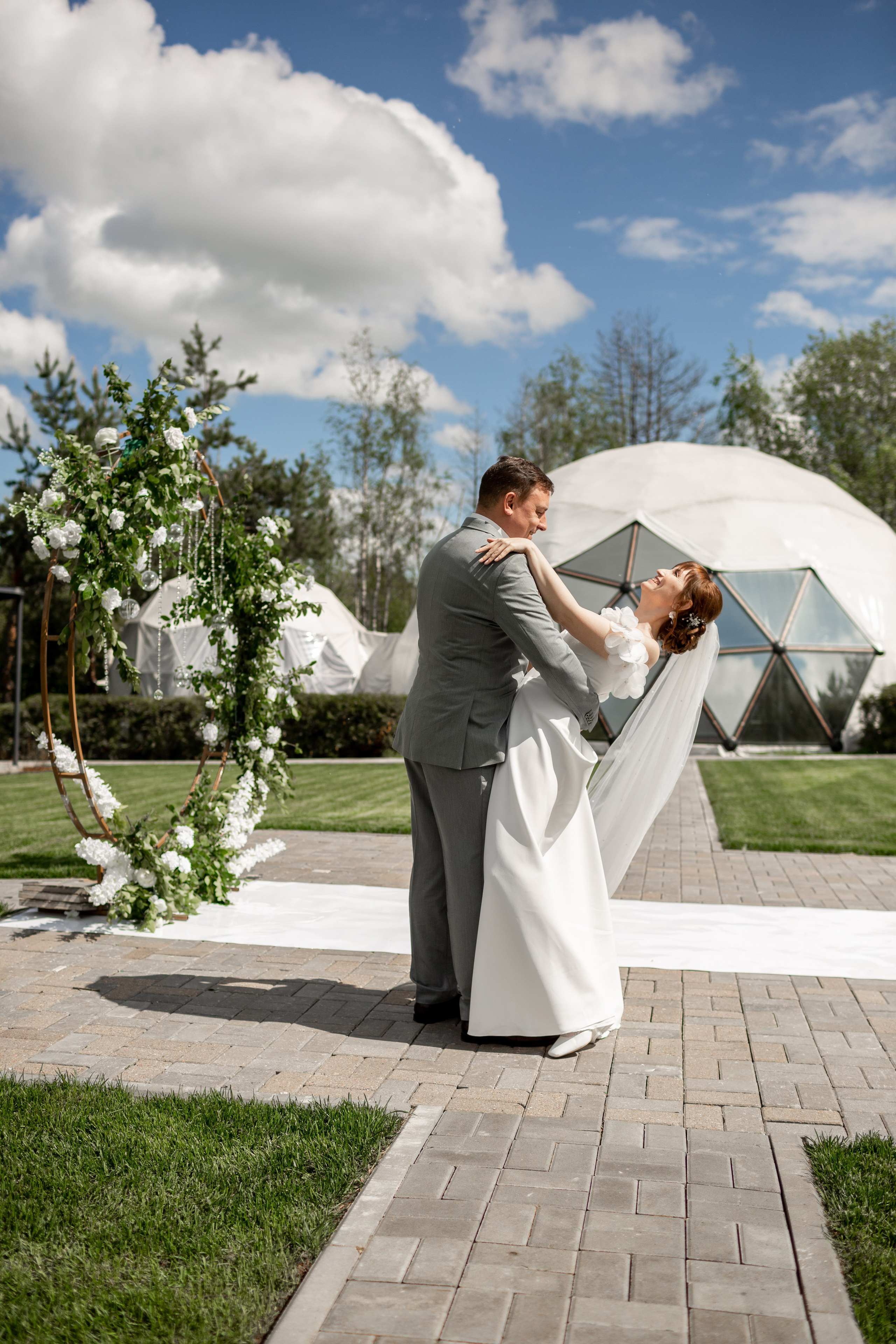 Свадебная фотосессия на загородной площадке. Свадебный фотограф Кирилл Белый
