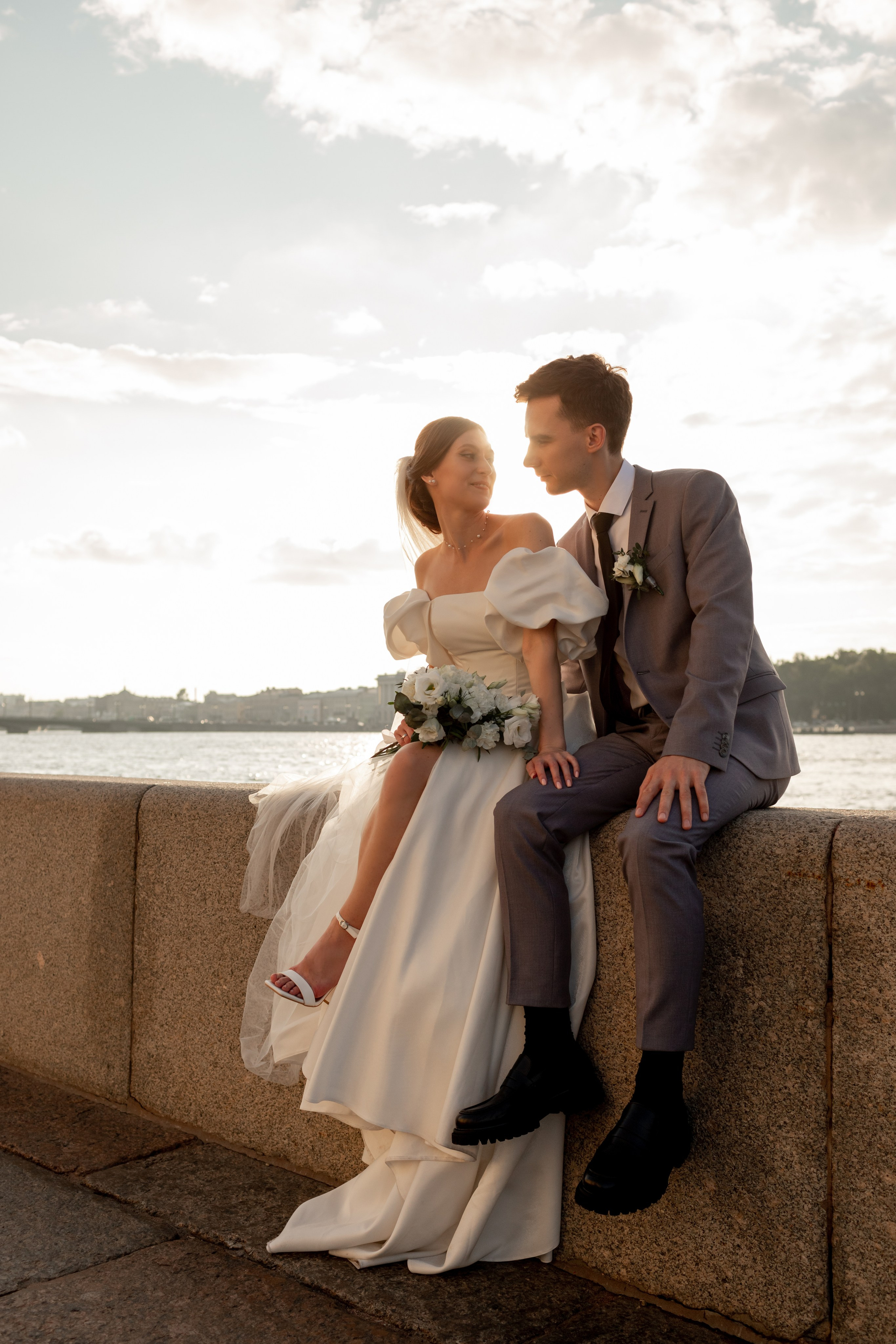 Свадебная фотопрогулка в Санкт-Петербурге. Свадебный фотограф Кирилл Белый
