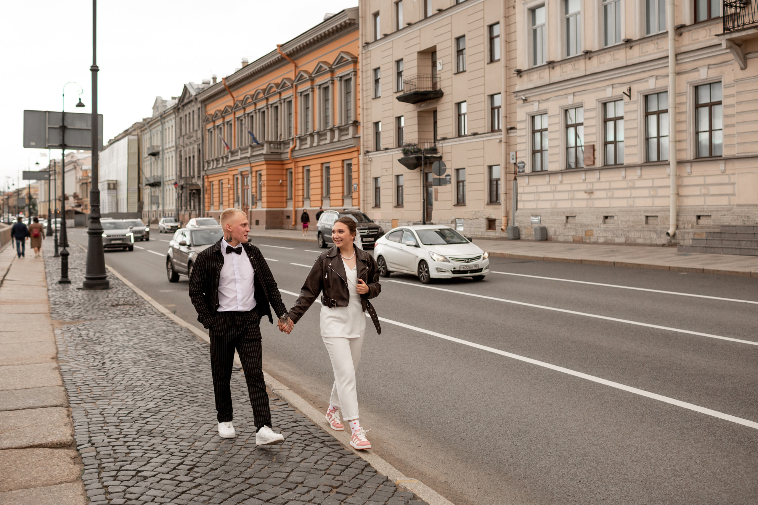 Свадебная фотосессия в центре Петербурга. Свадебный фотограф Кирилл Белый
