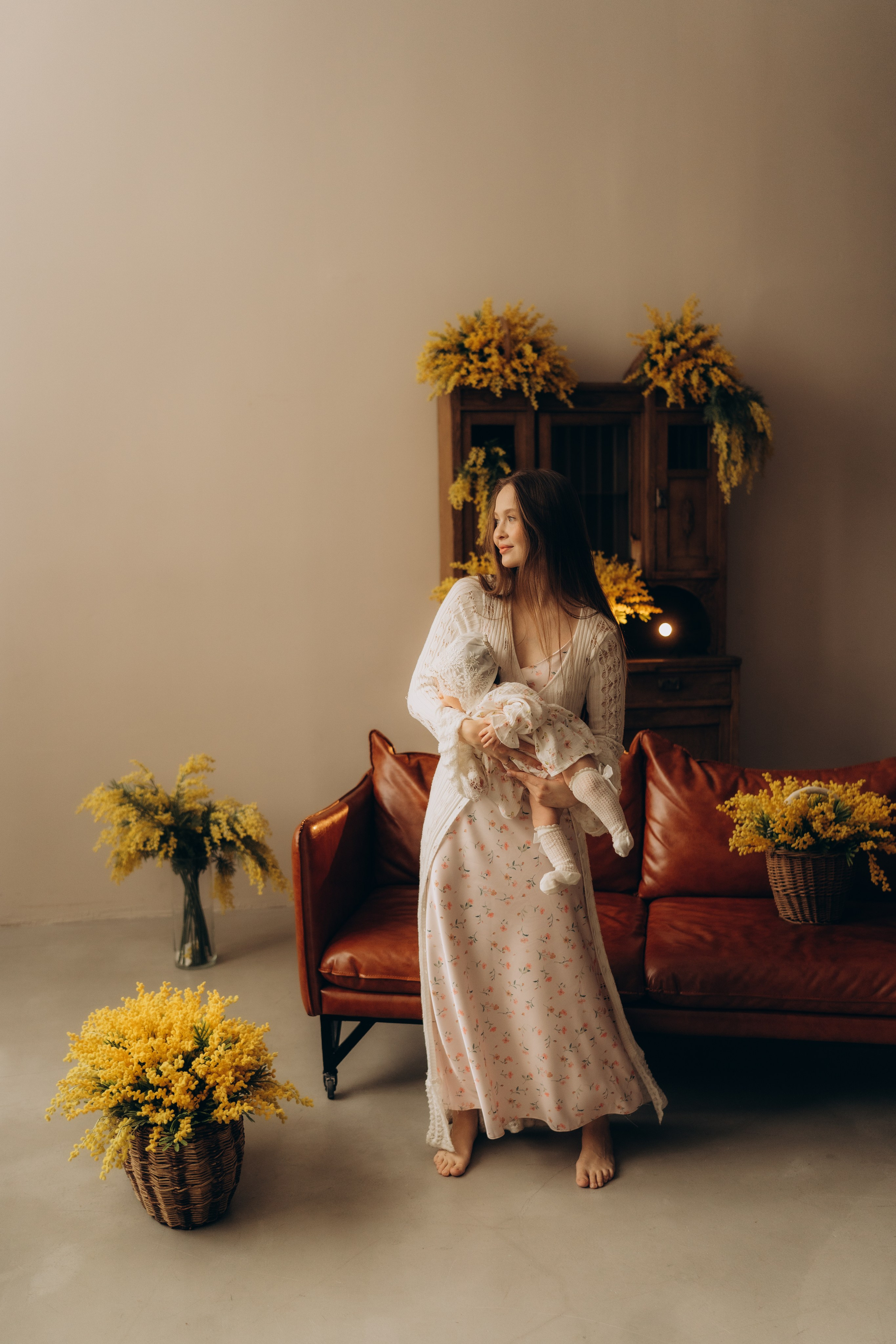 Мама с дочкой и мимозы. Семейный фотограф в Казани