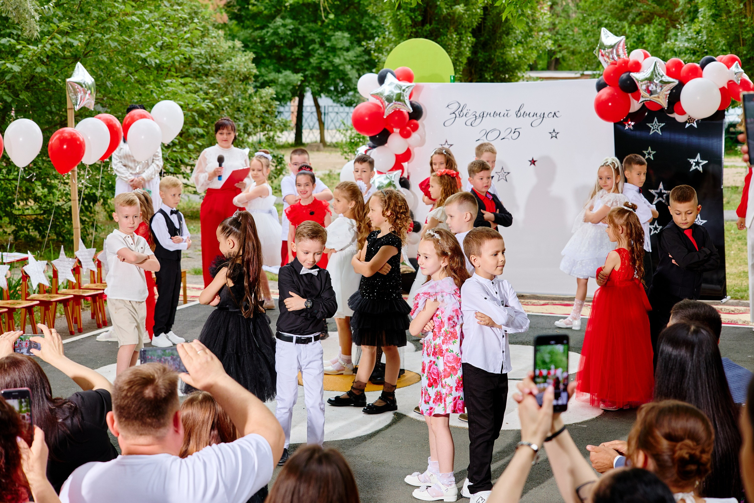 Выпускной 45 сад. Фотограф Выпускные альбомы Таганрог Сергей Коробченко
