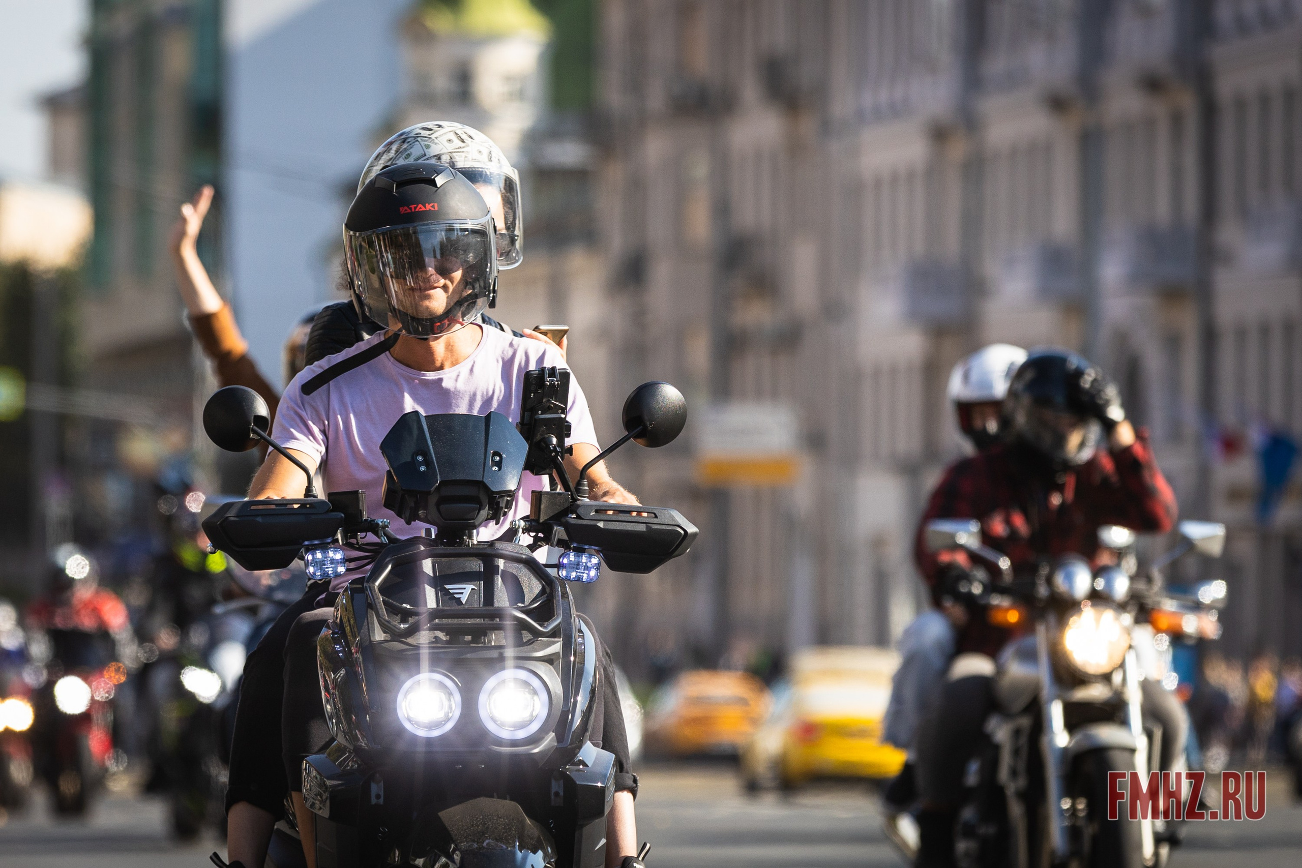 Закрытие Мотосезона 2023 на проспекте Академика Сахарова. Фотограф Владимир Охрименко