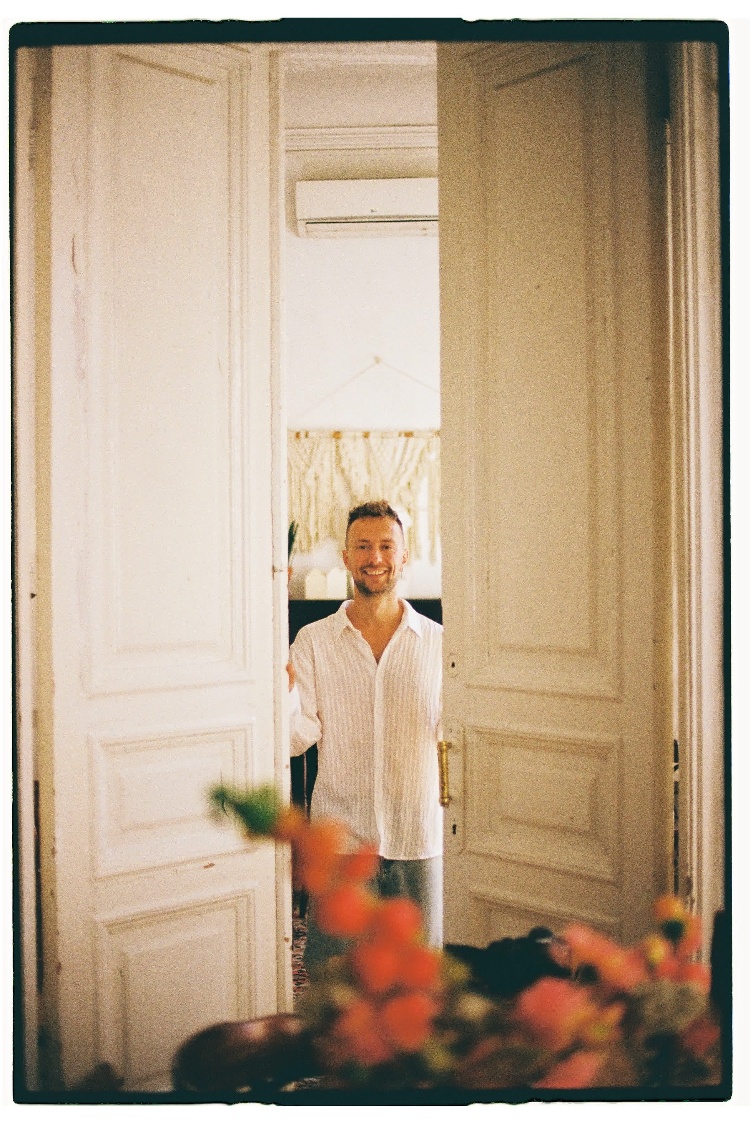 Ведущий Никита Шляндин