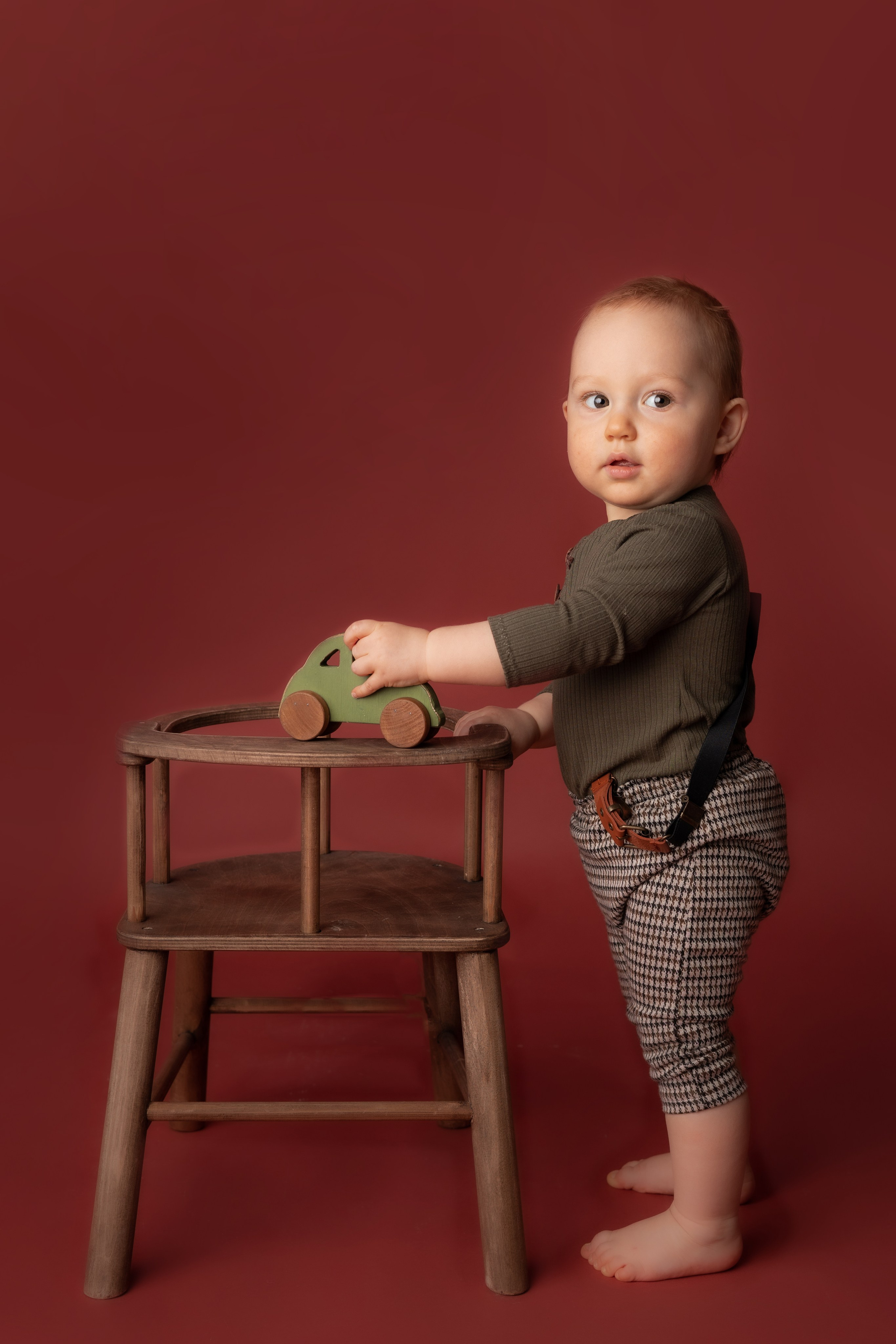 От 9 месяцев  - Фотограф новорожденных: магия детства в каждом снимке. Фотограф новорожденных: волшебные моменты первых дней жизни