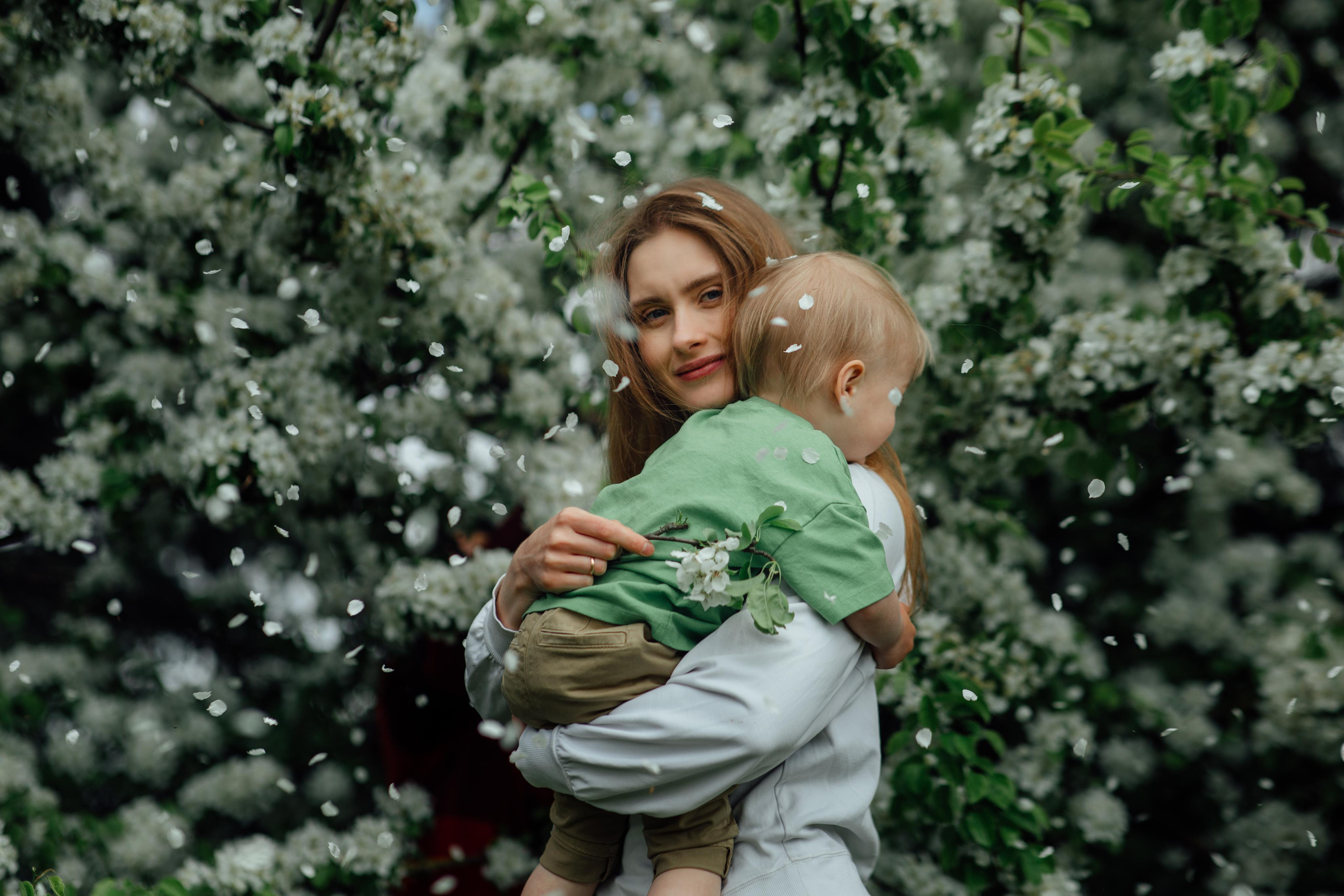 У пышного белого дерева, май 2022