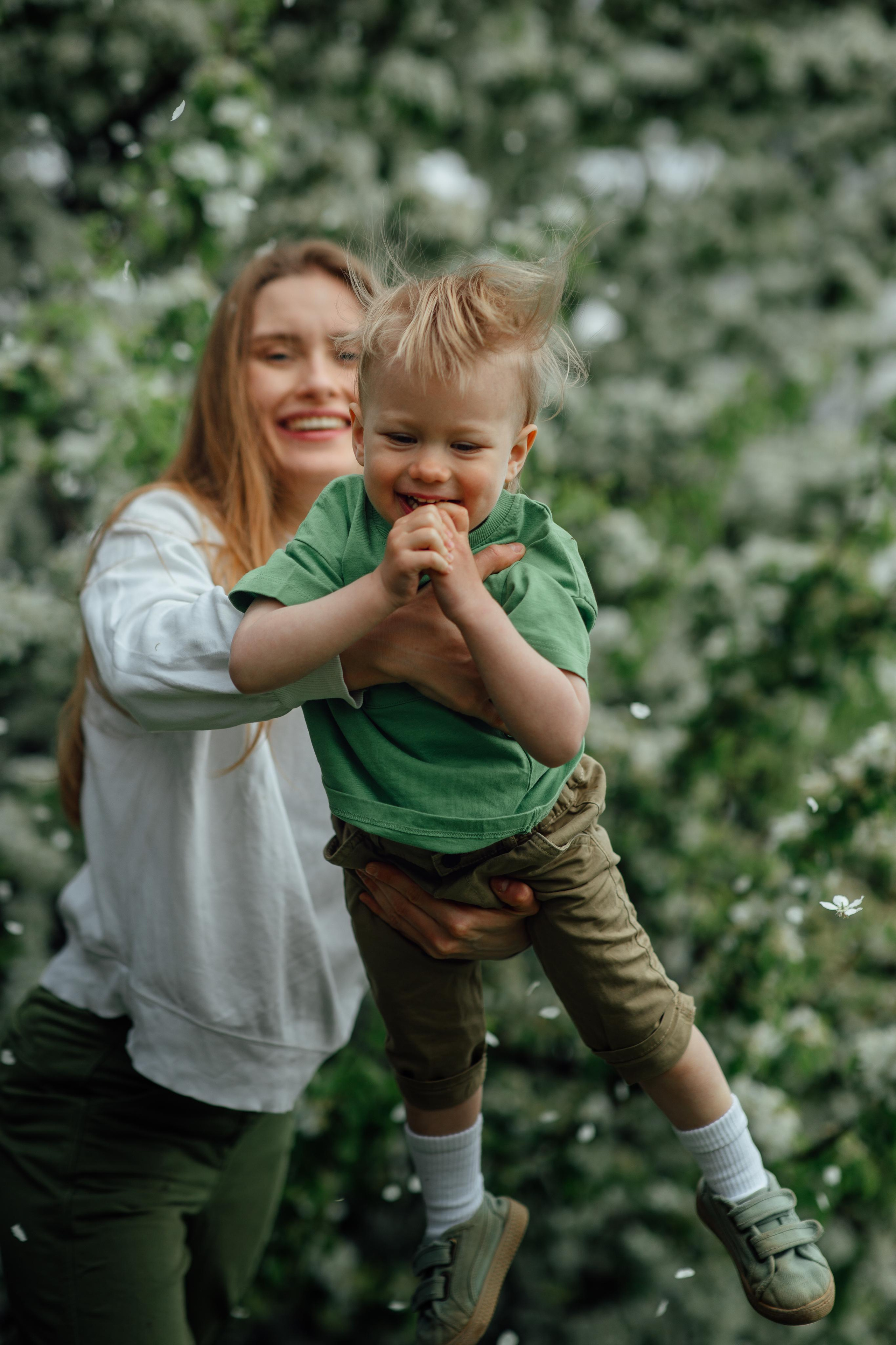 У пышного белого дерева, май 2022