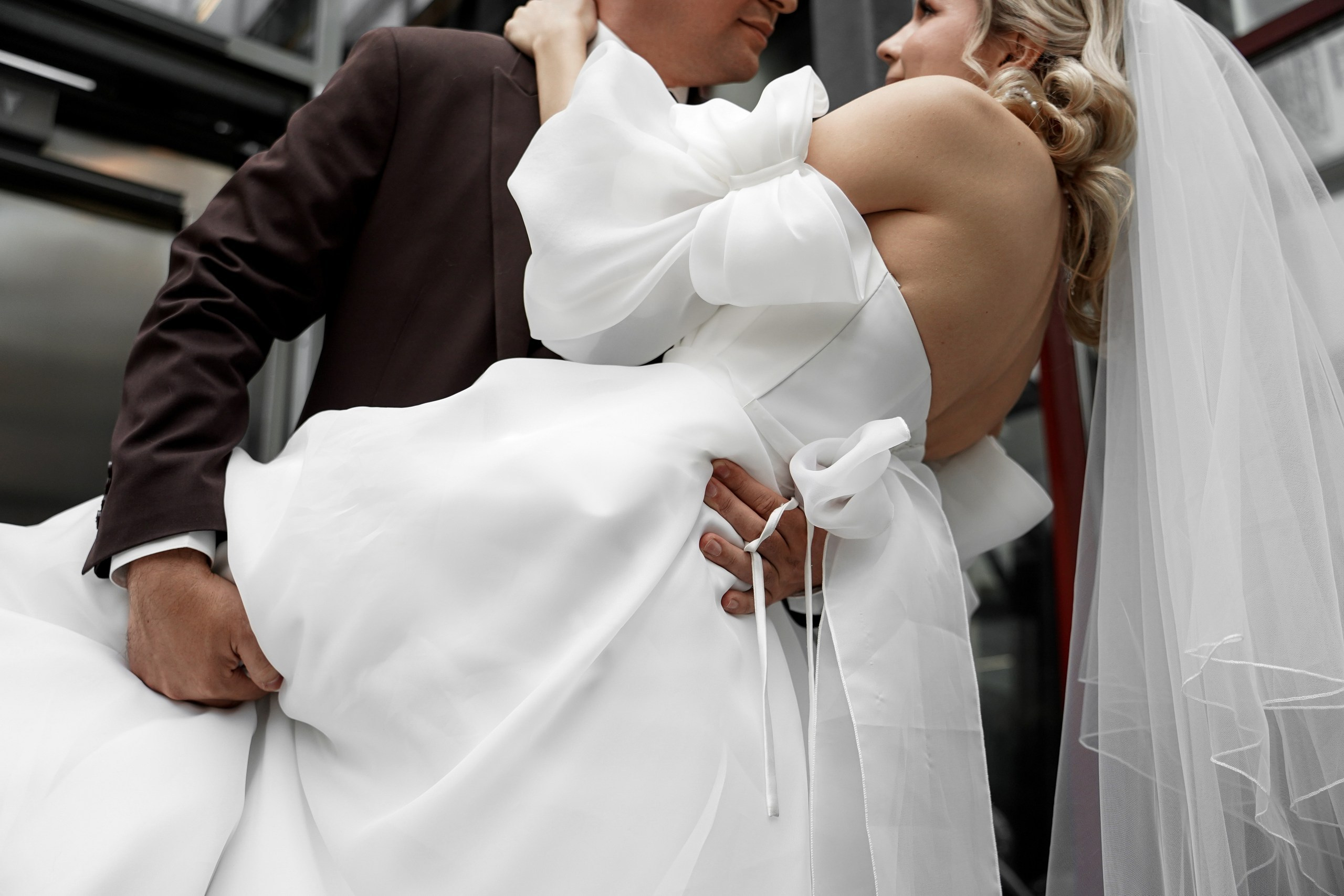 Свадебная фотосессия «4 часа». Отель Резиденция в Ростове-на-Дону. Кадры молодоженов на природе. Фотосессия банкета 1 час. Свадебный фотограф в Ростове-на-Дону. Таинство Крещения и Венчания, семейные фотосессии. Алёна Чёботова