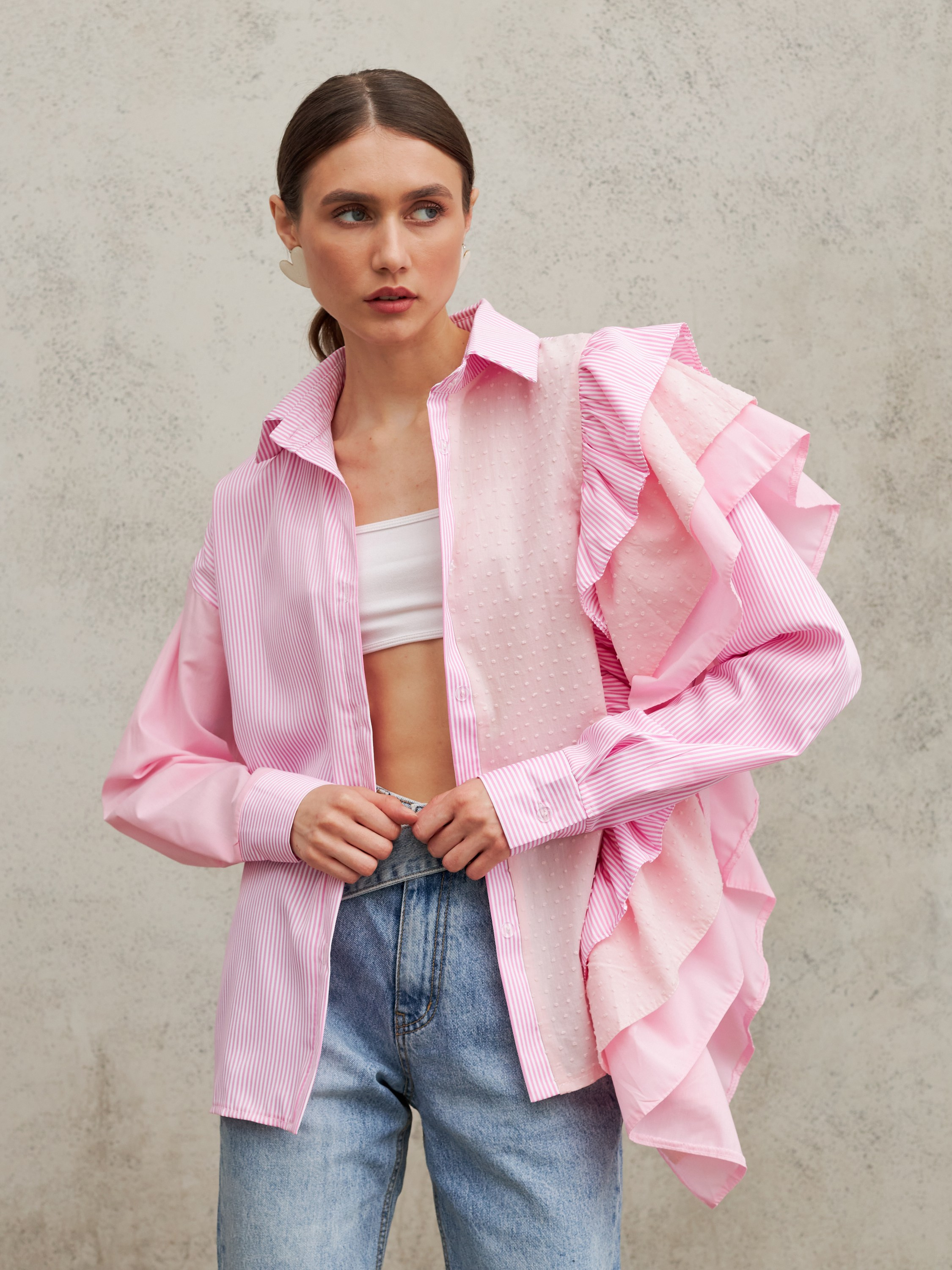 Фотосъемка рубашек с воланами Екатеринбург Wildberries ВБ Ozon Озон фотосессия одежды Екб заказать цена фотосъемка товара WB блузки Екб. Фотограф Екатеринбург Анастасия Жерновская | Маркетплейсы и нейрофото