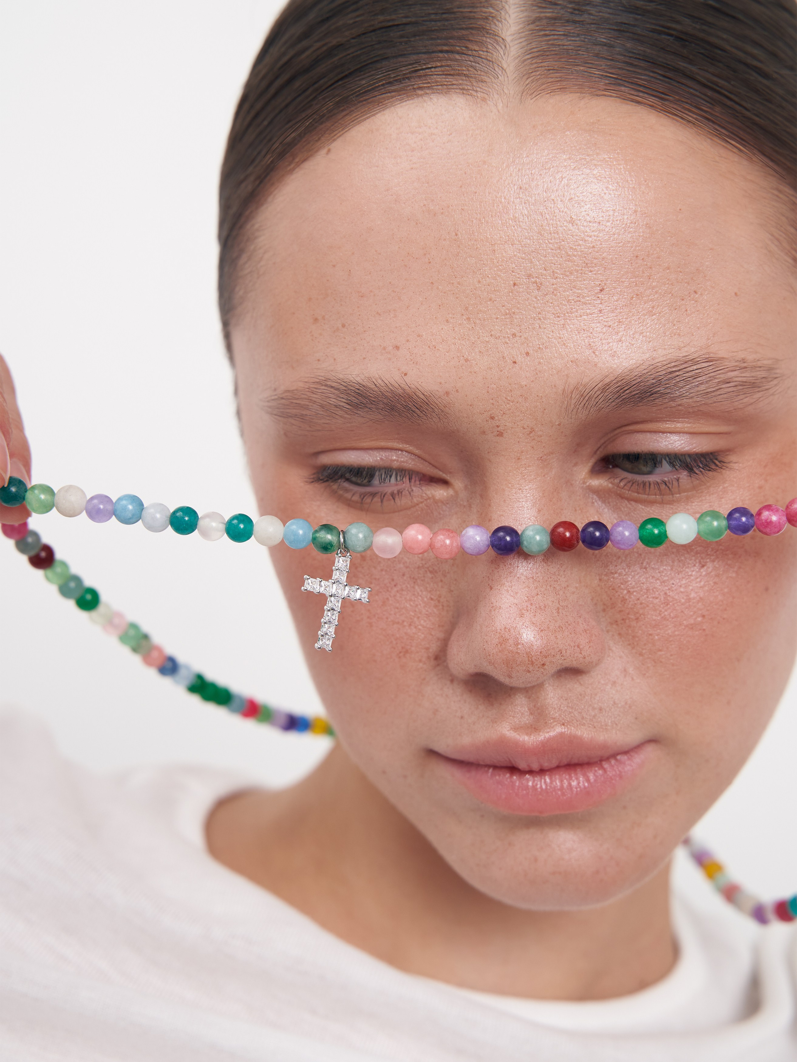 Стильная фотосъемка украшений на модели