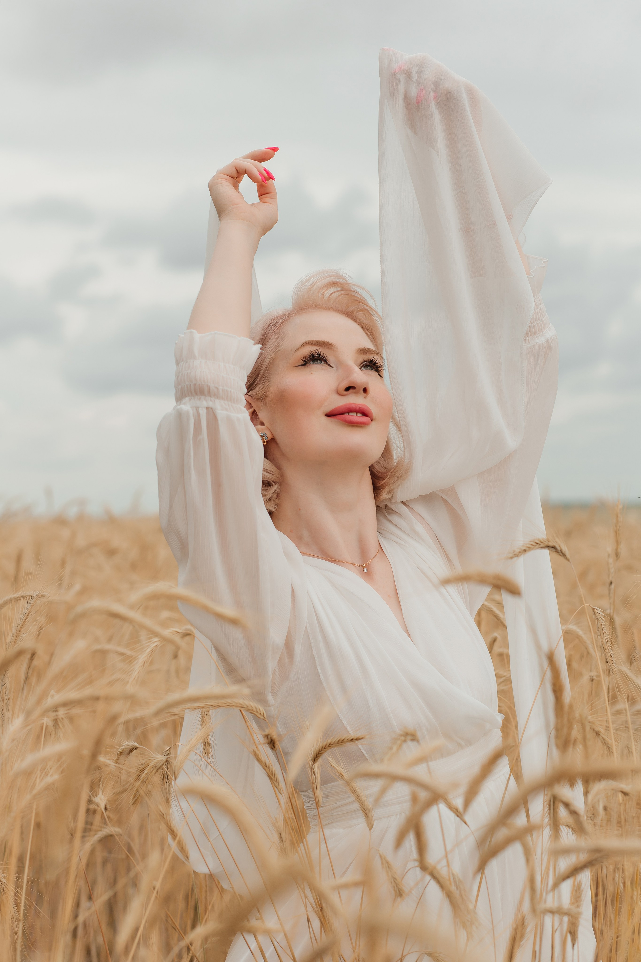 Александра фотосессия в поле. Женский фотограф в Оренбурге Ирина Заводчикова