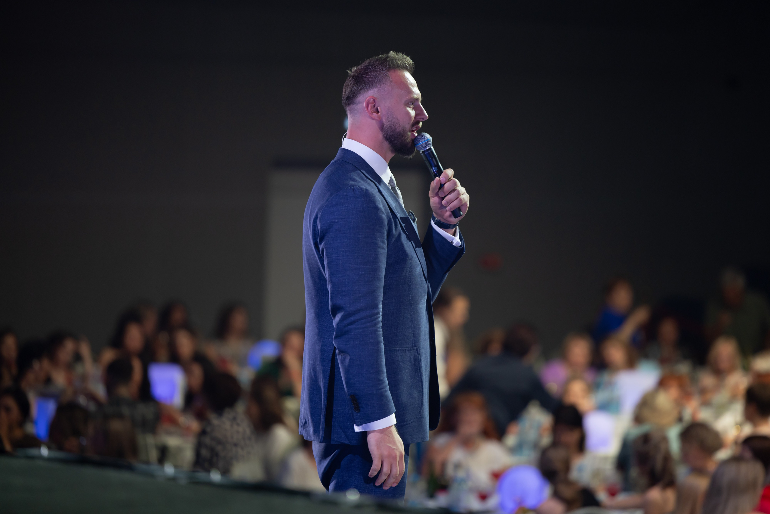 Оптик центр 25 лет. Фотограф свадебный, репортажный, индивидуальный, фото для маркетплейсов, брендов, автосалонов