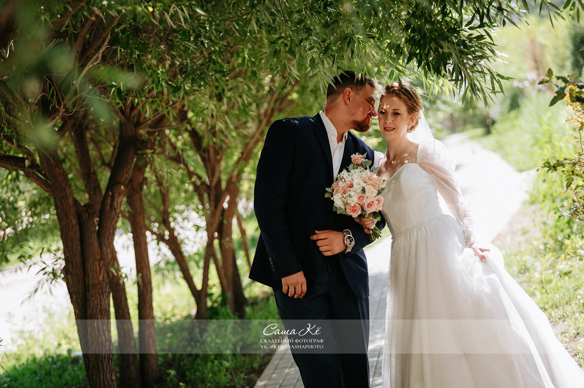Свадебная фотосессия К&А в Дзержинском сквере. Свадебный, семейный и event фотограф в Новосибирске и Новосибирской области Саша Кё