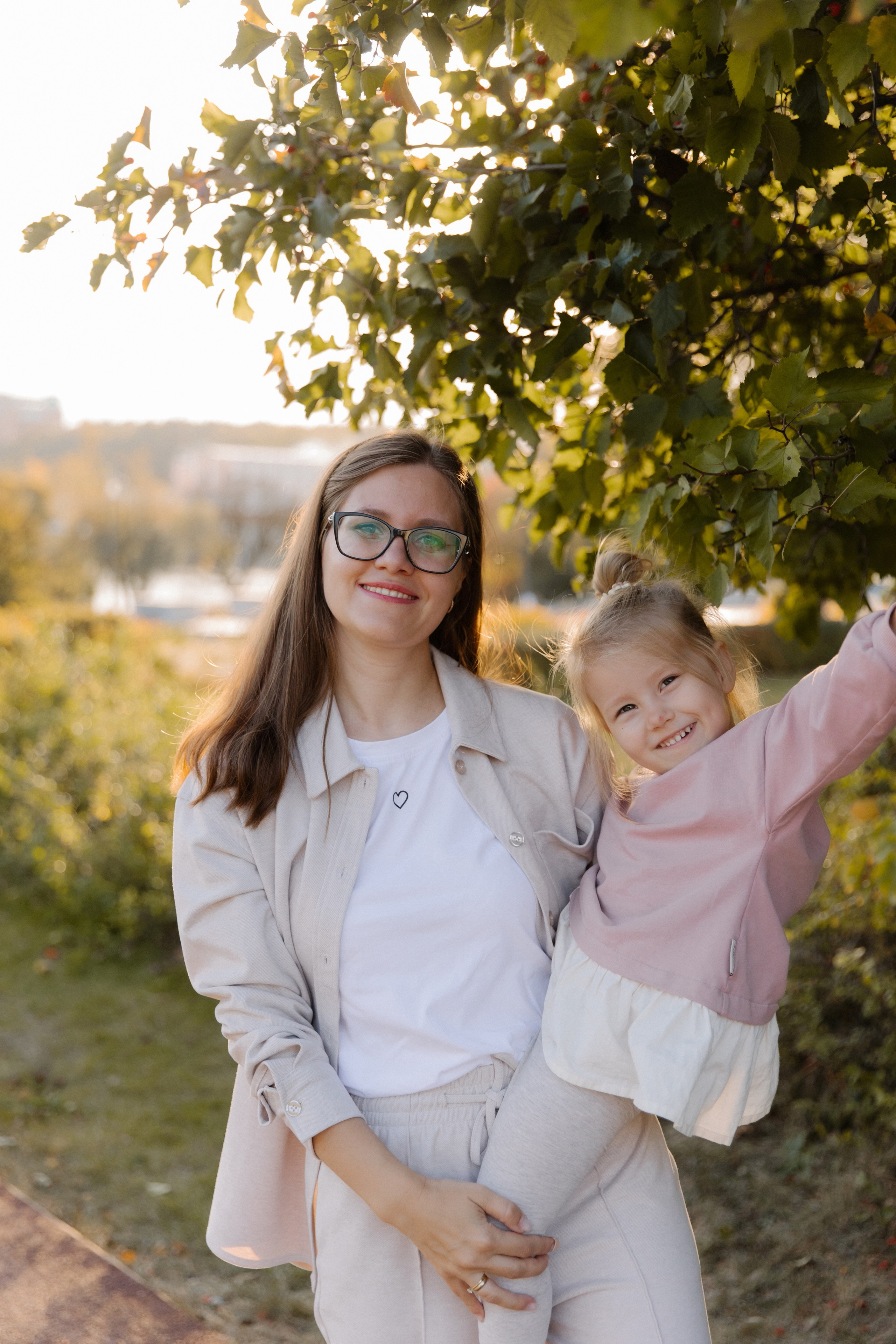 Прогулка Василисы с родителями, дядей и тетей. Семейный и свадебный фотограф в Москве и Зеленограде Пилипенко Юлия