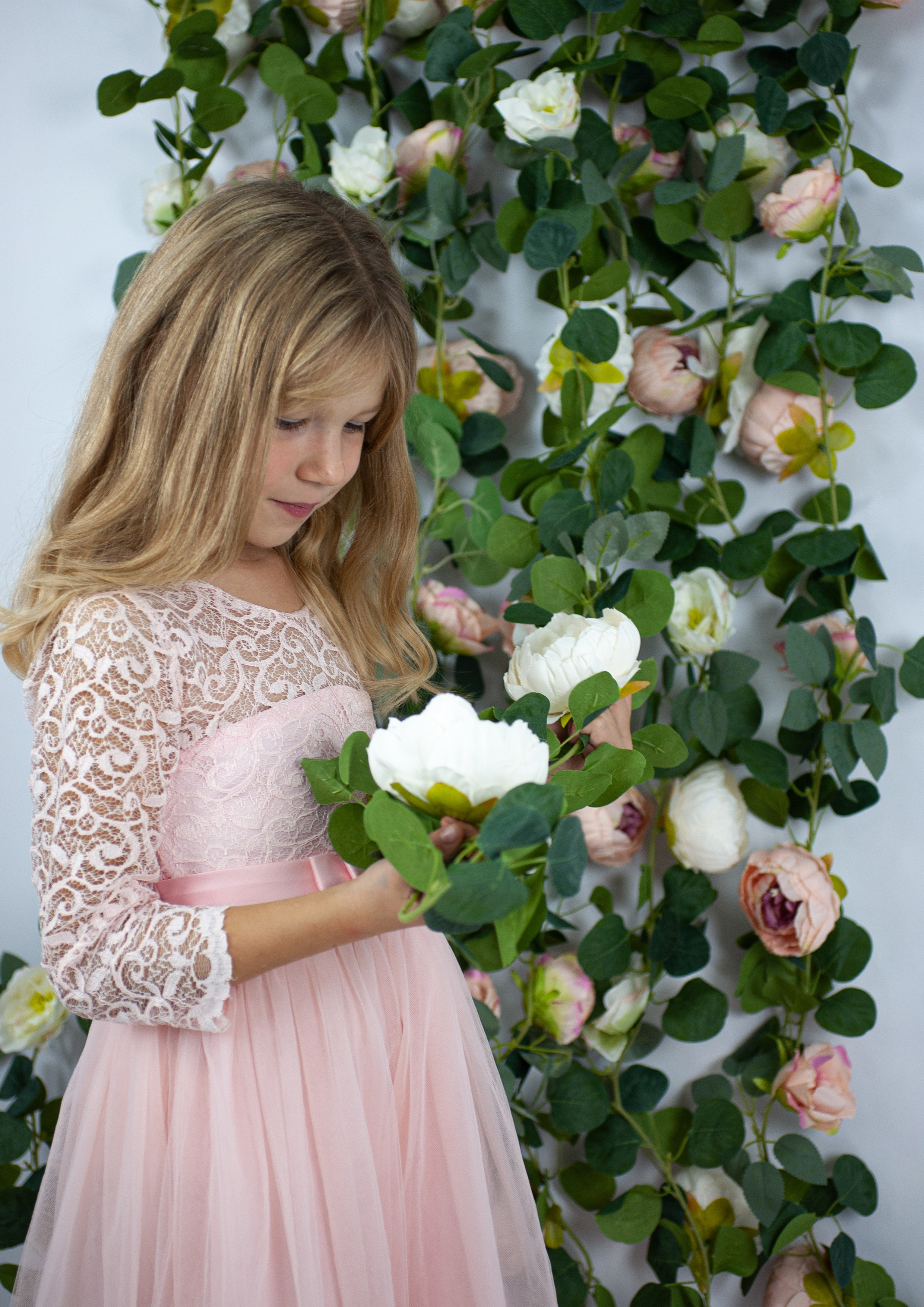 Фото на моделях. Предметный фотограф для маркетплейсов в Раменском