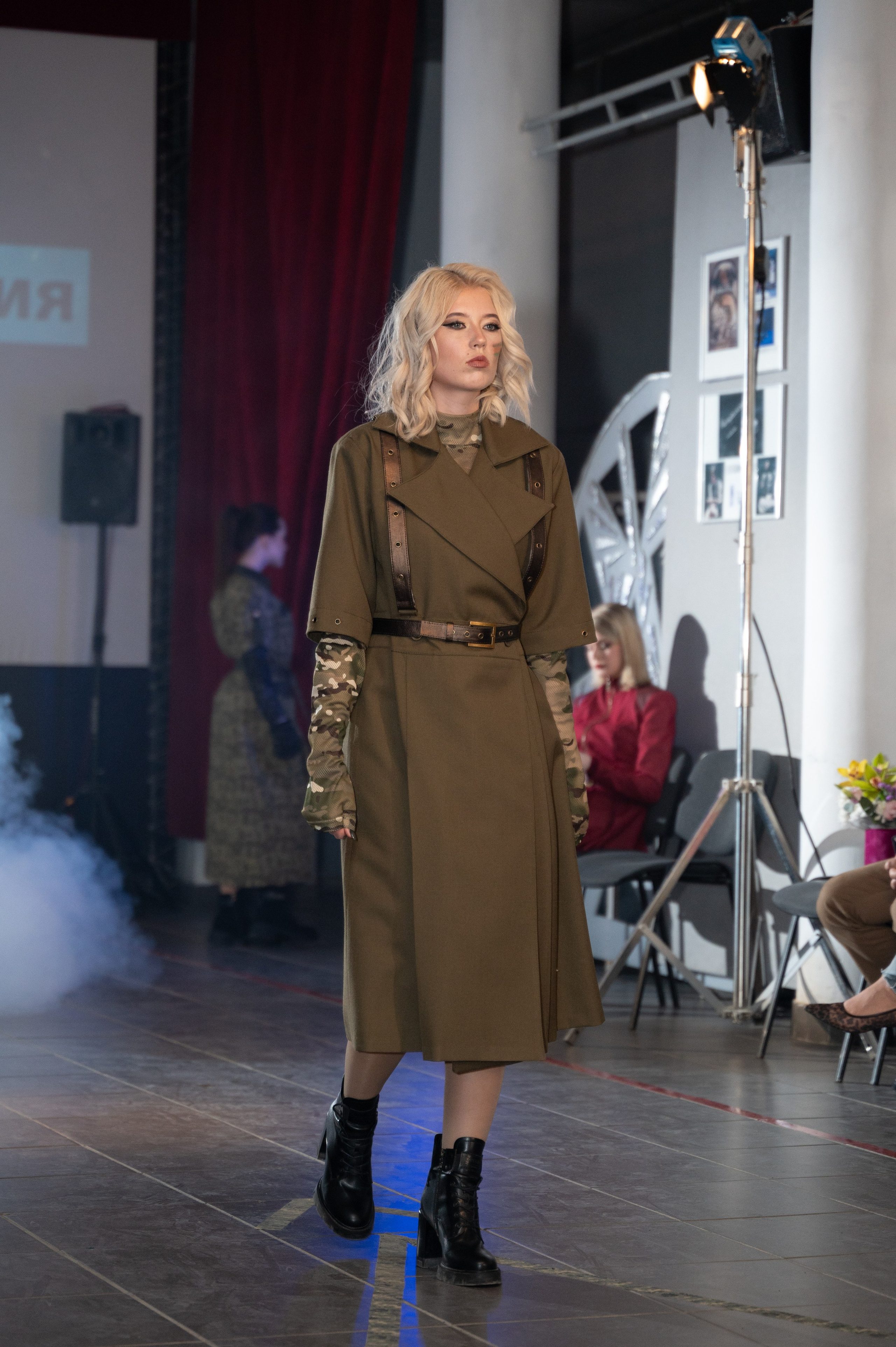 Закрытый показ милитари «Своя трансформация» дизайнера Юлии Бойченко | 24.04.2025. Фотограф в Омске Елизавета Кириллова
