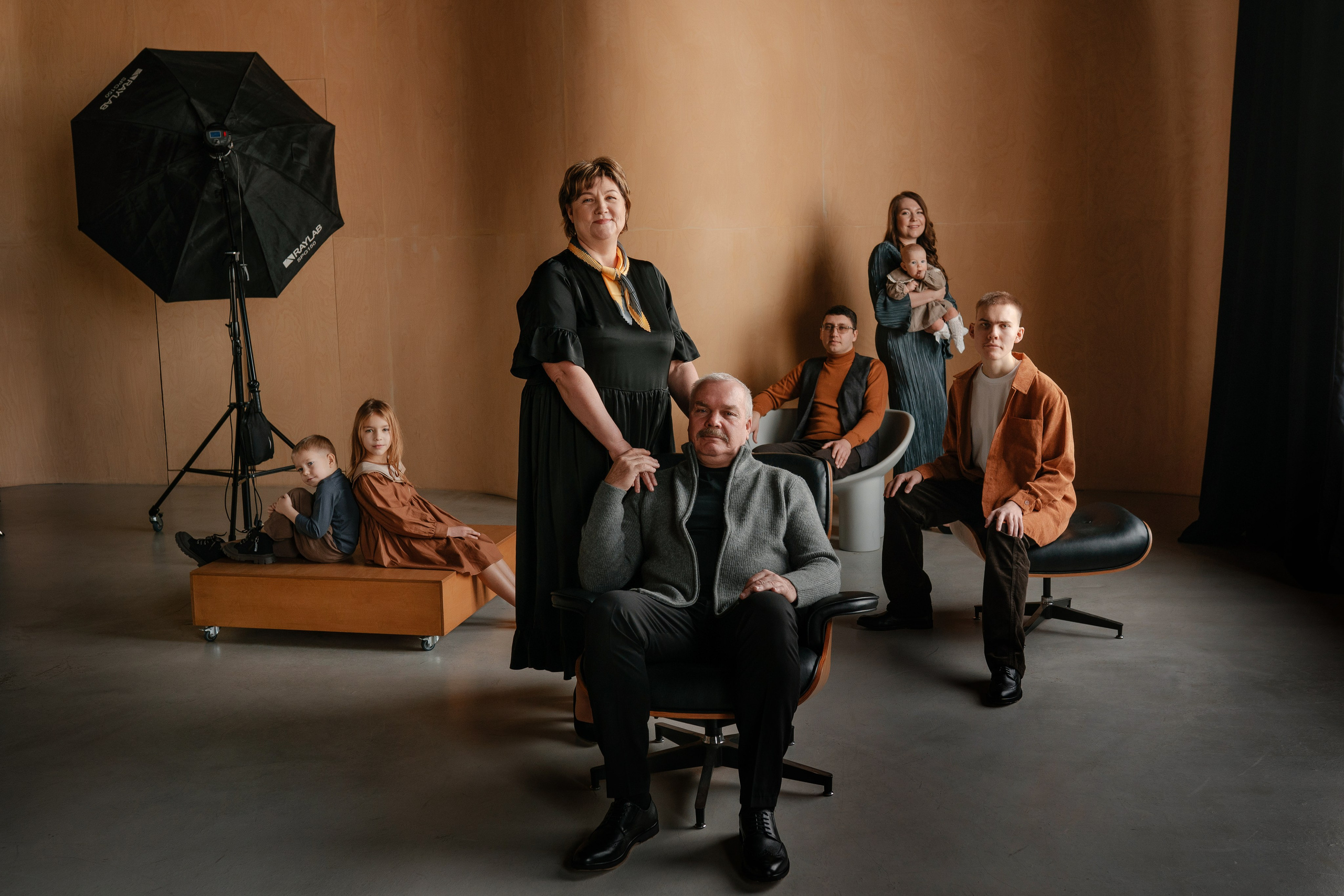 Семейная фотосессия в студии и дома Спб портфолио Насти Околот
