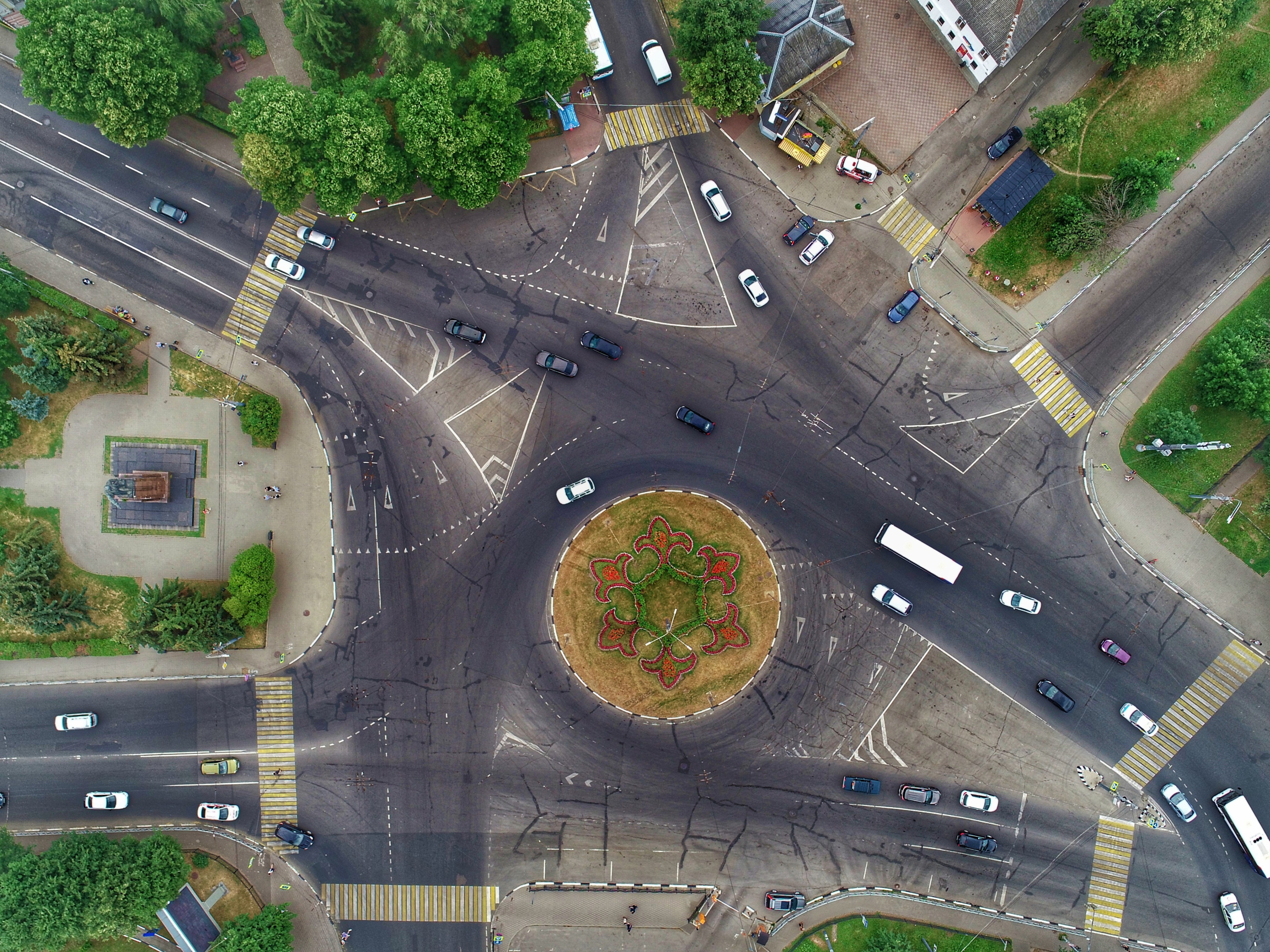 Аэросъёмка в Ярославле дрон квадрокоптер — портфолио Грибов Медиа. Фото и видеосъёмка в Ярославле | Грибов Медиа контент студия  — от 2500 ₽/час