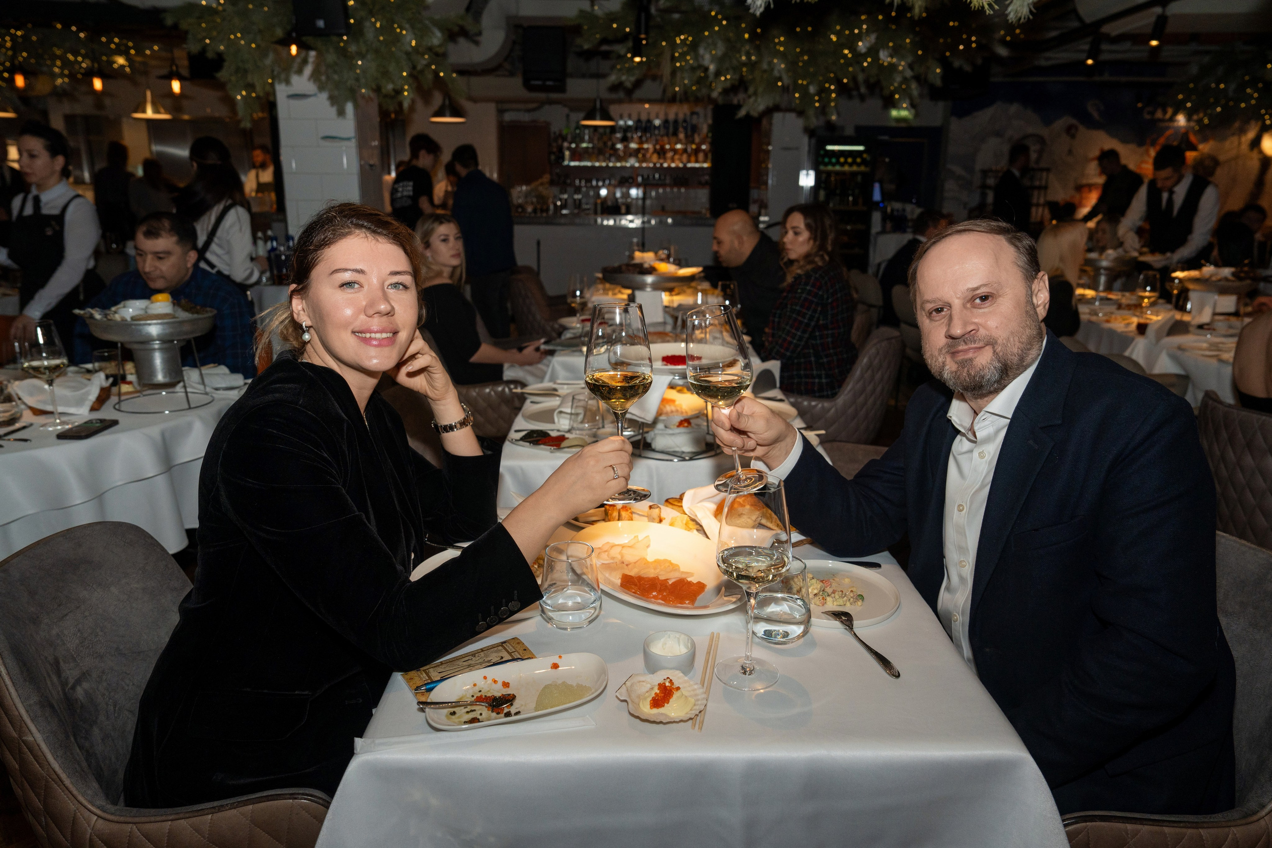 Новый год 2025 в ресторане Сахалин. Репортажный фотограф в Красной Поляне и Сочи Павлюченко Екатерина