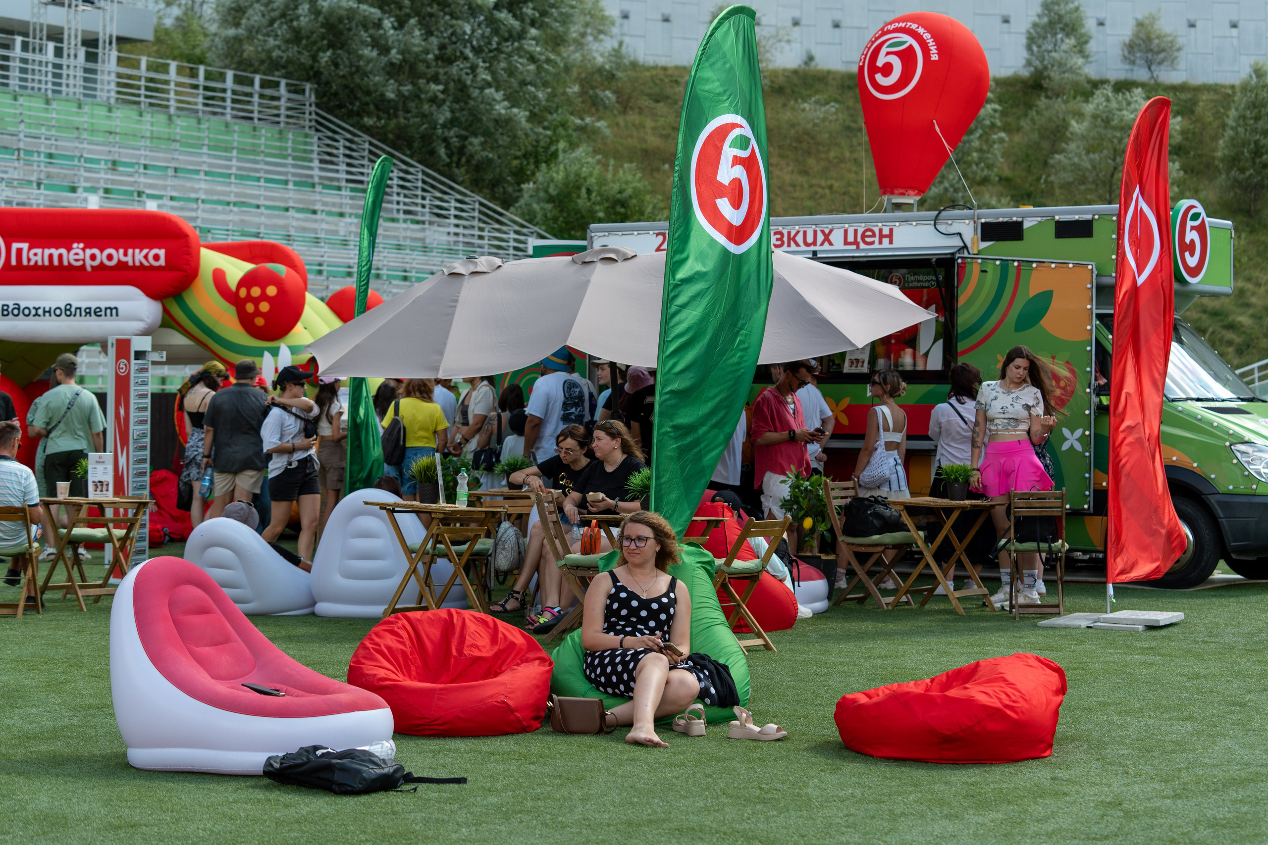 Фотоотчет партнеской интеграции для сети «Пятерочка» на фестивале «Grounded». Репортажный фотограф в Красной Поляне и Сочи Павлюченко Екатерина