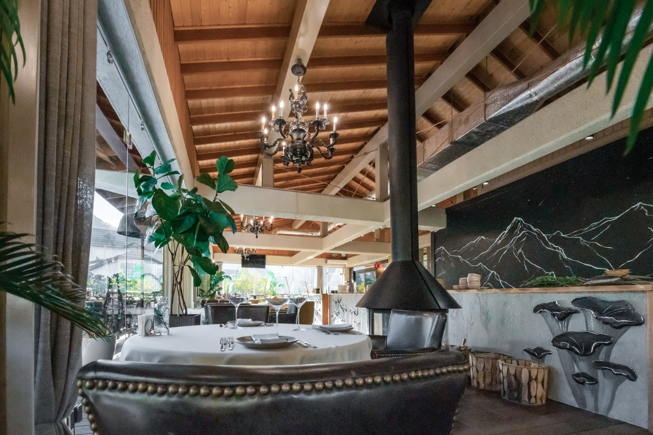 Ресторан «Черная Лисичка» на курорте Газпром Поляна. Репортажный фотограф в Красной Поляне и Сочи Павлюченко Екатерина