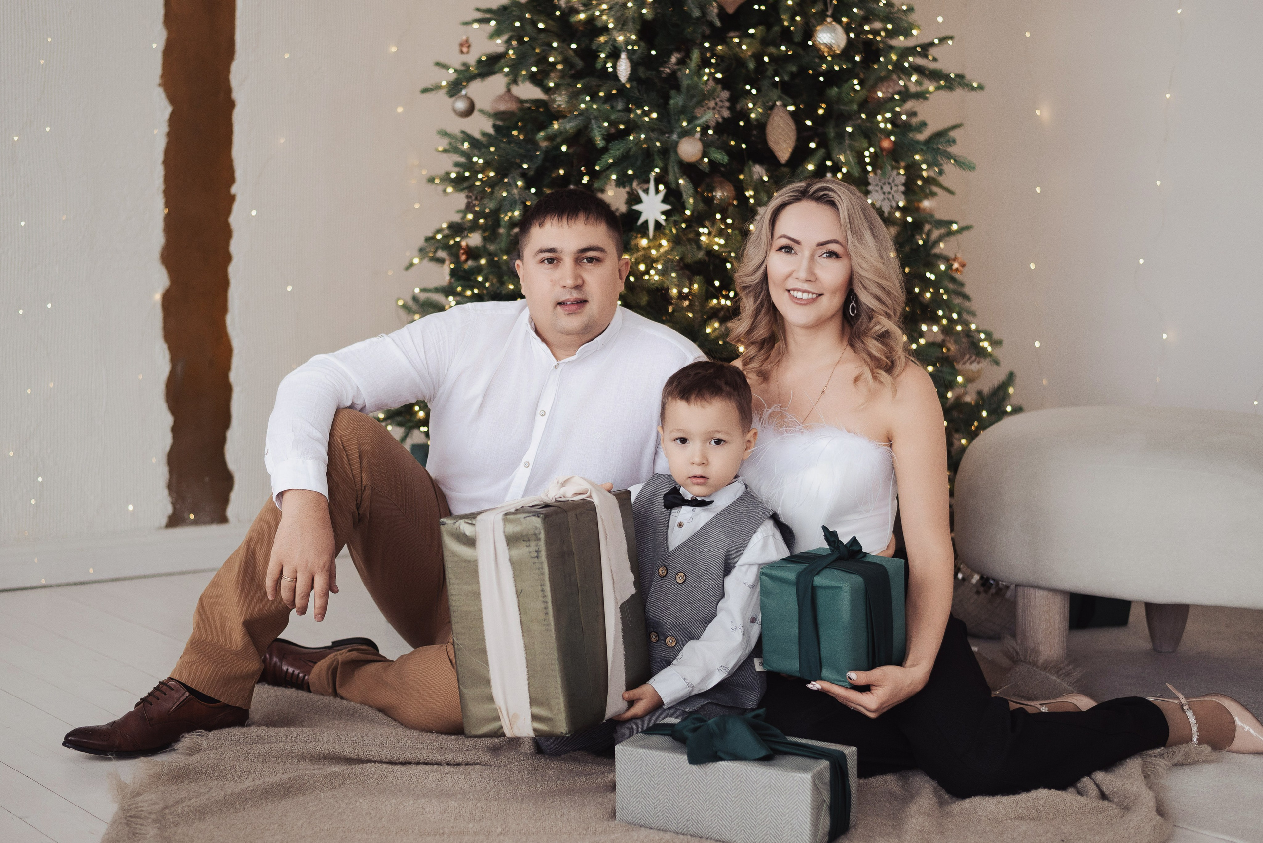 В студии в Новый год. Меня зовут Михайлов Сергей, занимаюсь фото и видео г. Чебоксарах