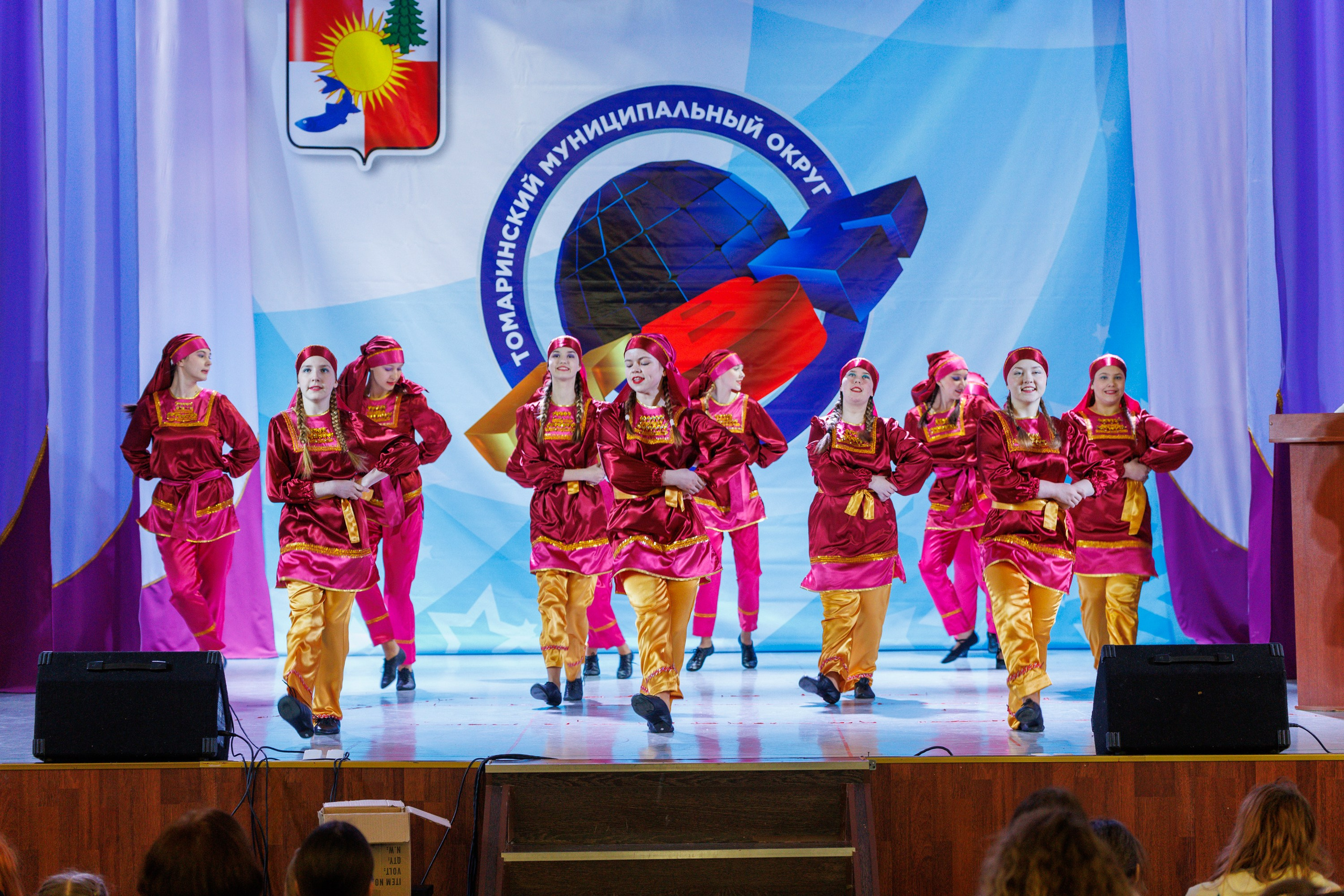 Школьный КВН в Томари. Свадебный, семейный и репортажный фотограф в Южно-Сахалинске Артур Петросян