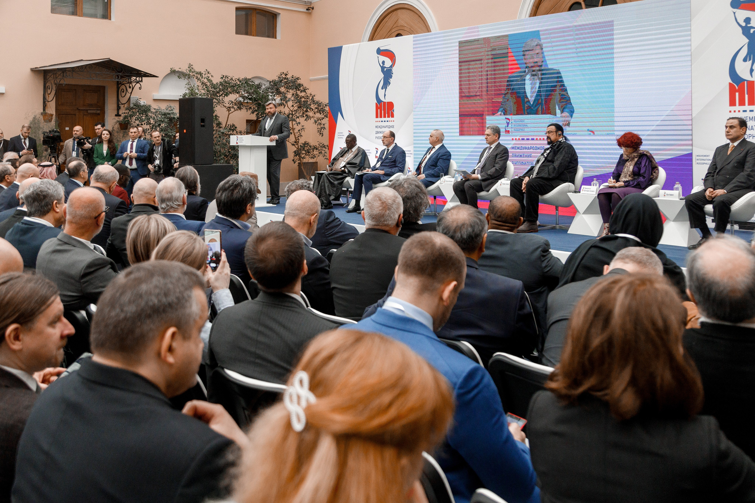 Собрание русофилов. Репортажный фотограф Борис Геер