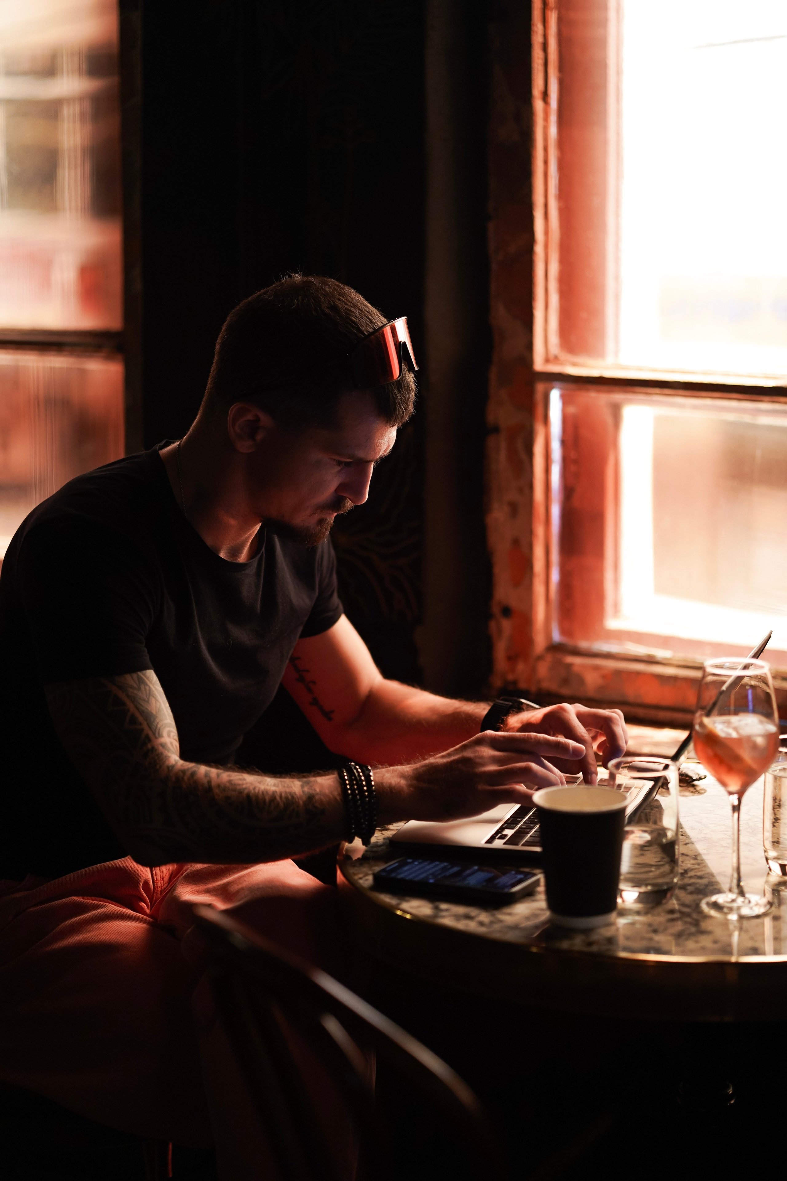 Bar Boss в «Детектив, где Вы?» (2024). Фотограф с психологическим образованием