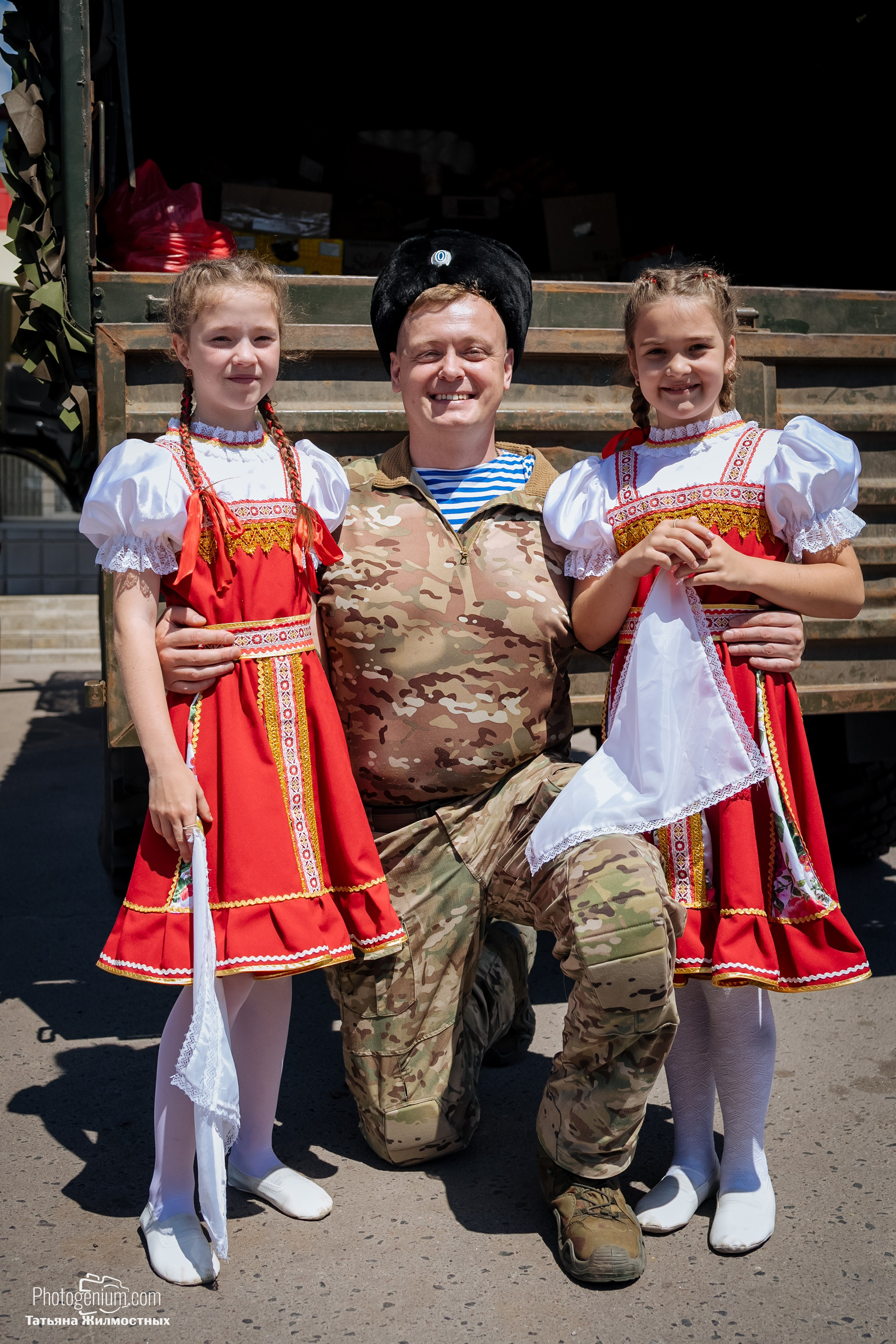 8 июня «Патриоты из Курска» сбор гуманитарной помощи у кинотеатра «Родина». Фотограф Нижний Новгород Татьяна Кейод