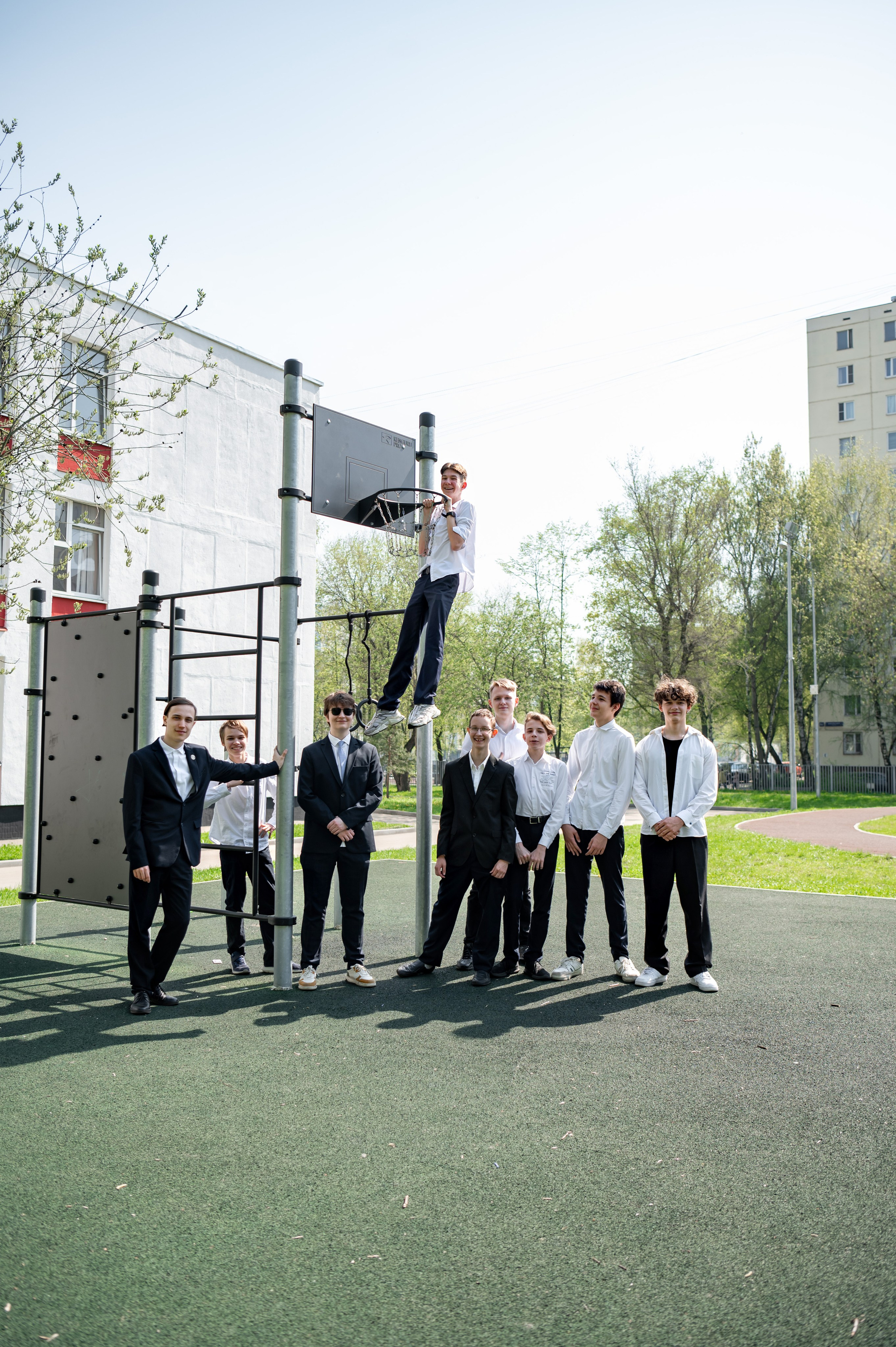 Фотосессия в классе и на территории школы. 9-М класс Школа 1568. Детский и семейный фотограф г. Москва Оксана Катаджи